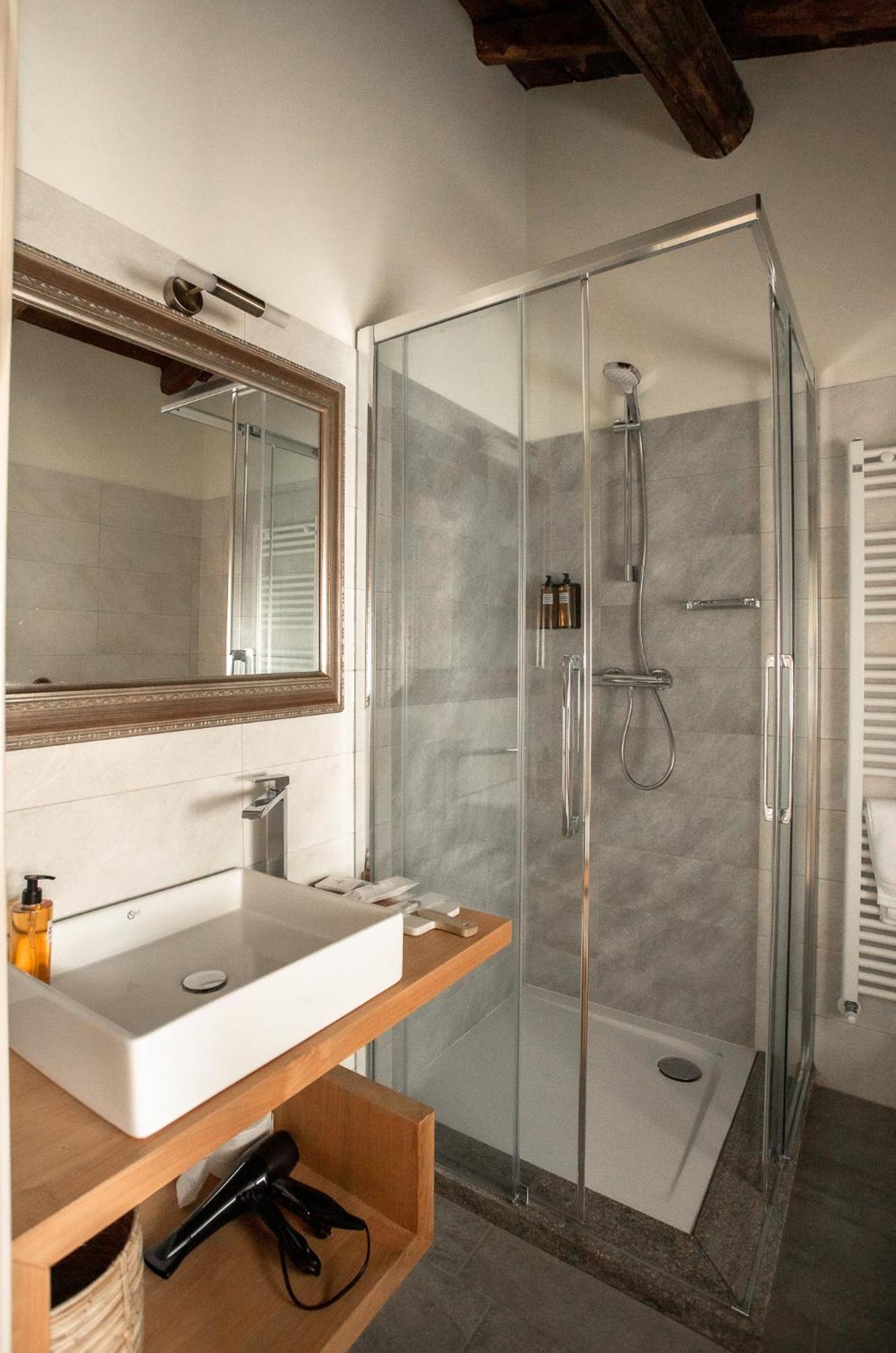 King Room with Spa Bath - Photo 11