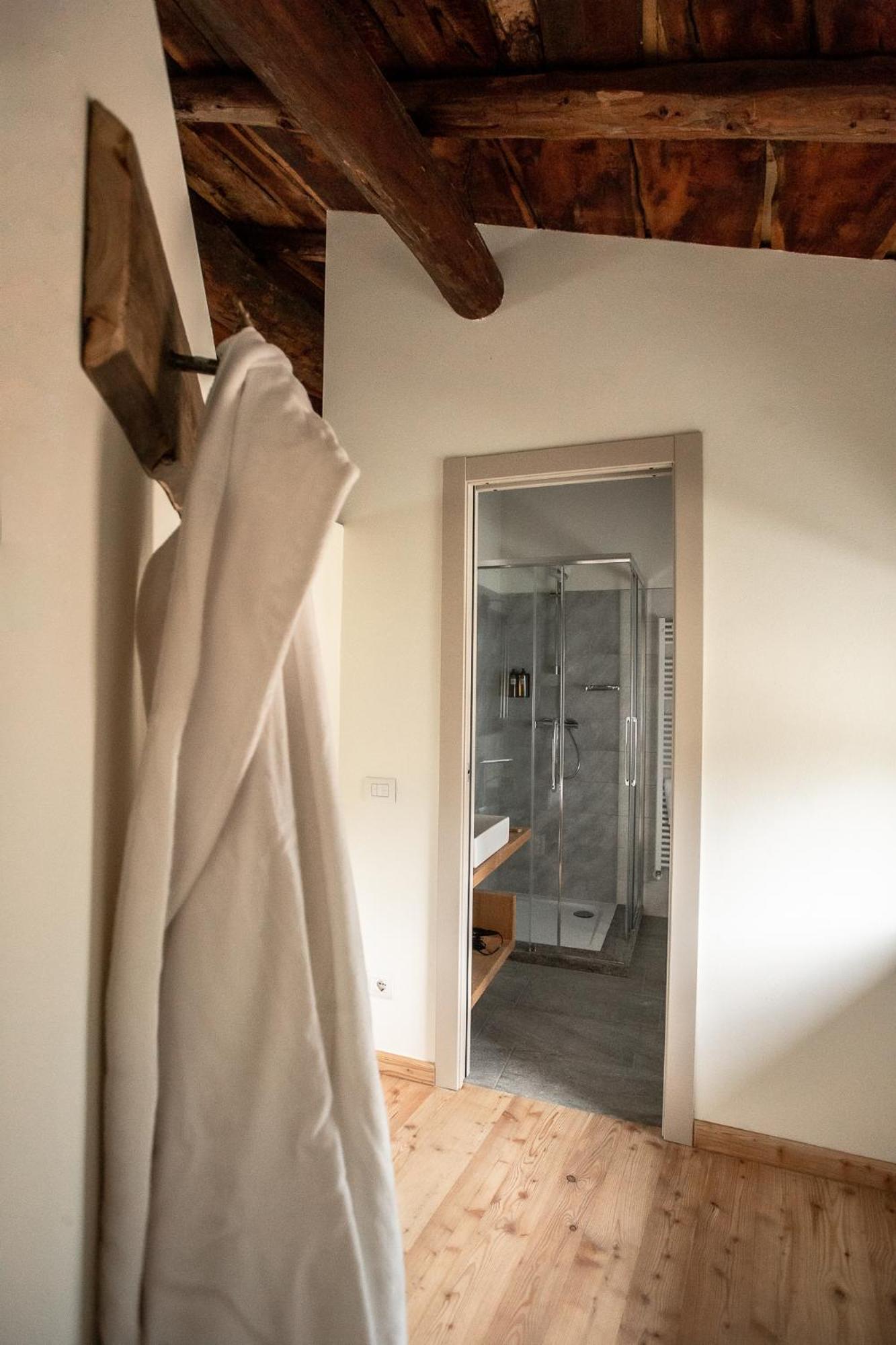 King Room with Spa Bath - Photo 12