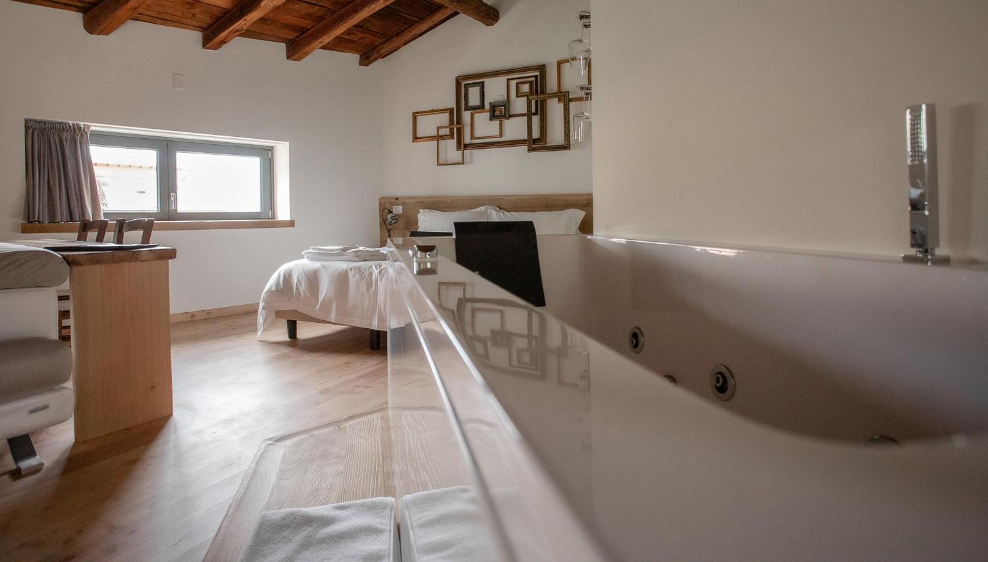 King Room with Spa Bath - Photo 15