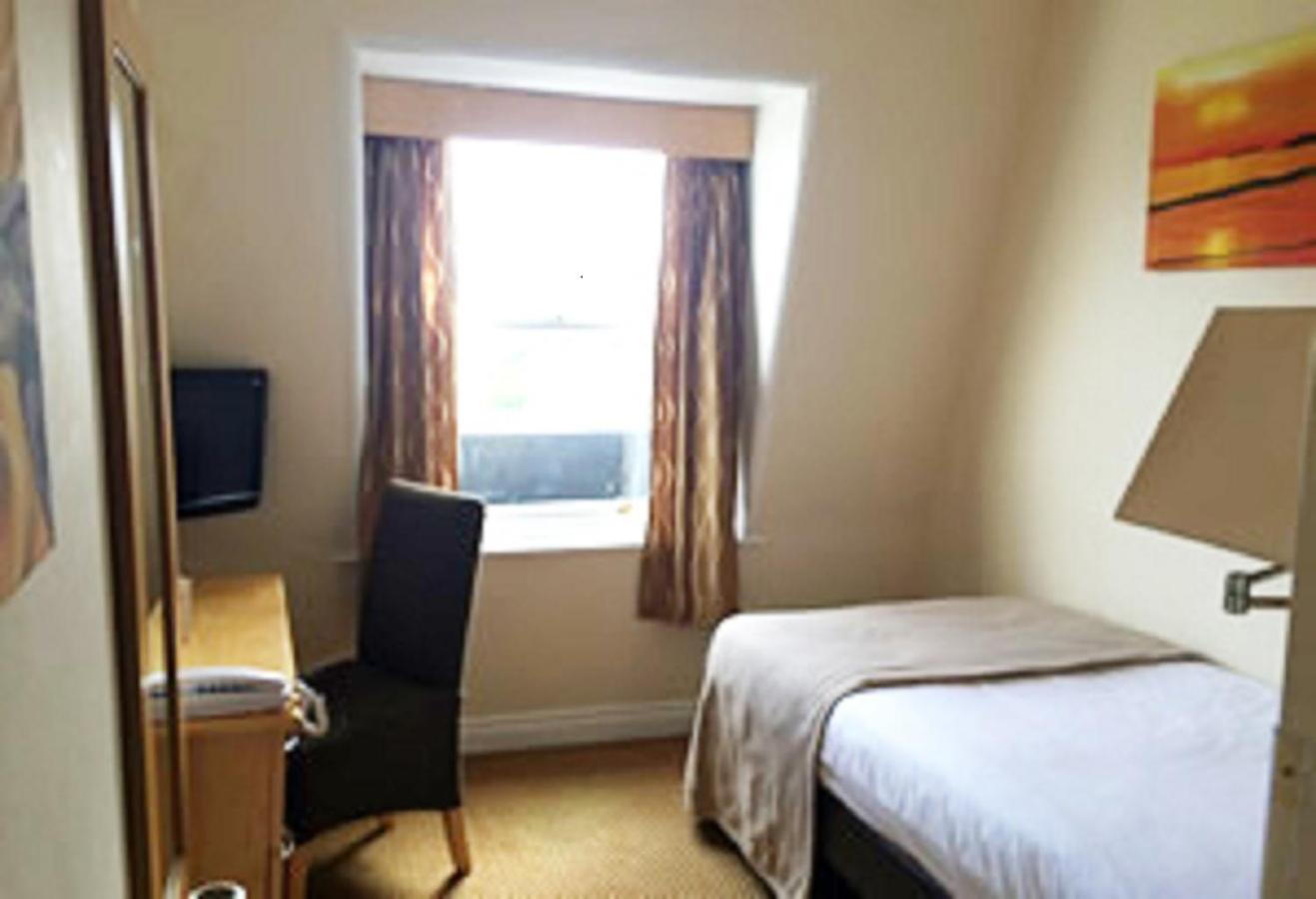 Single Room - Photo 1