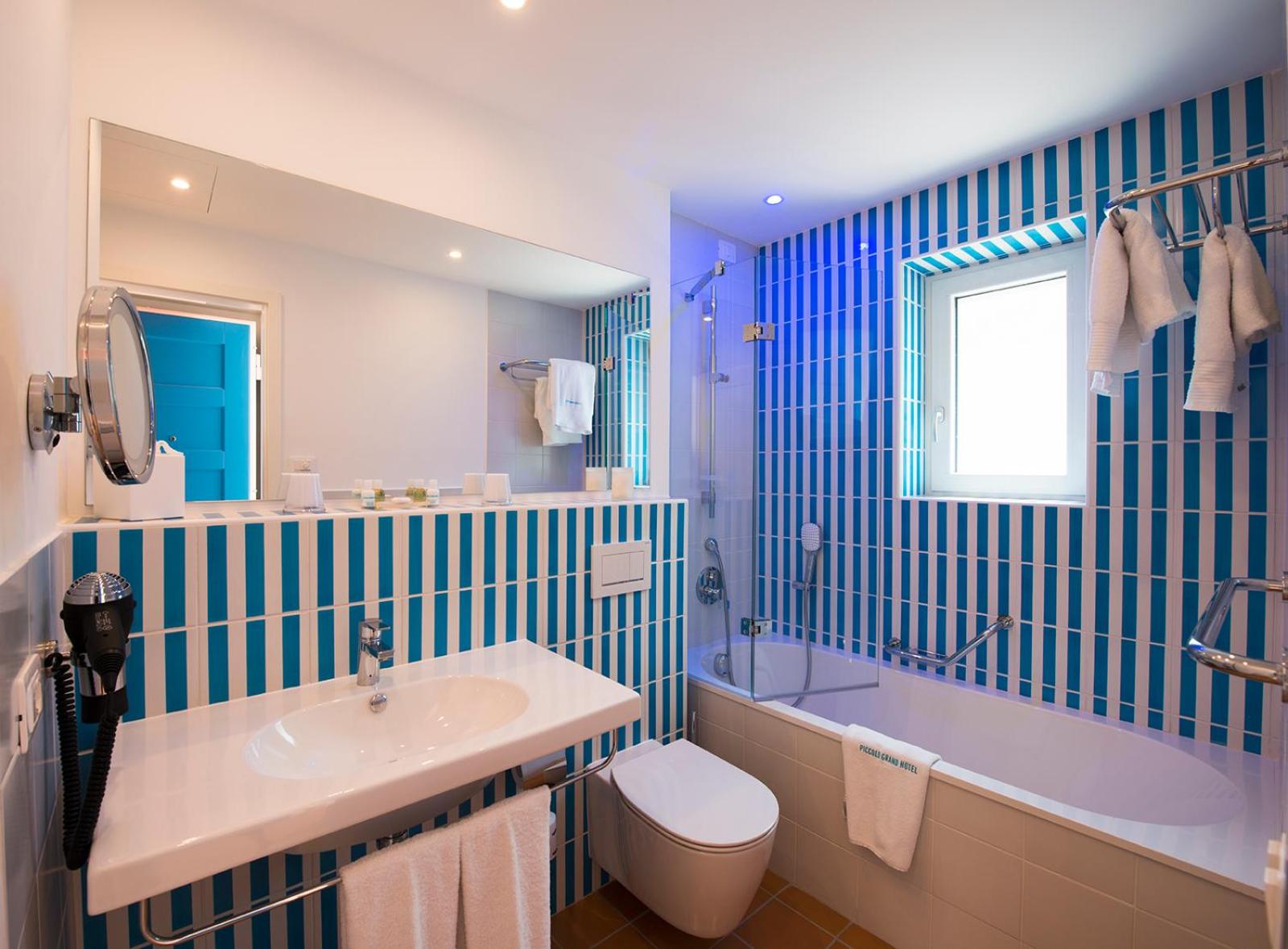 Two-Bedroom Apartment with Terrace and Sea View photo 2