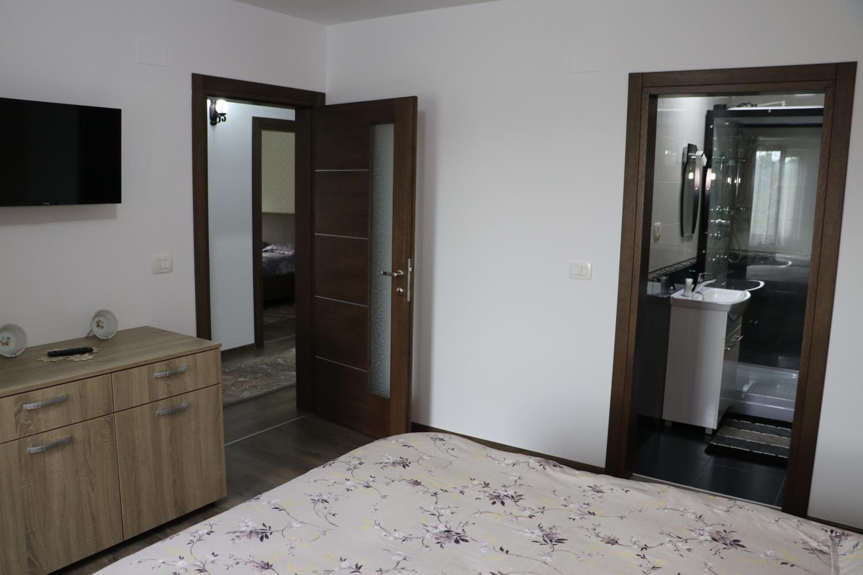 Double Room with Private Bathroom photo 2