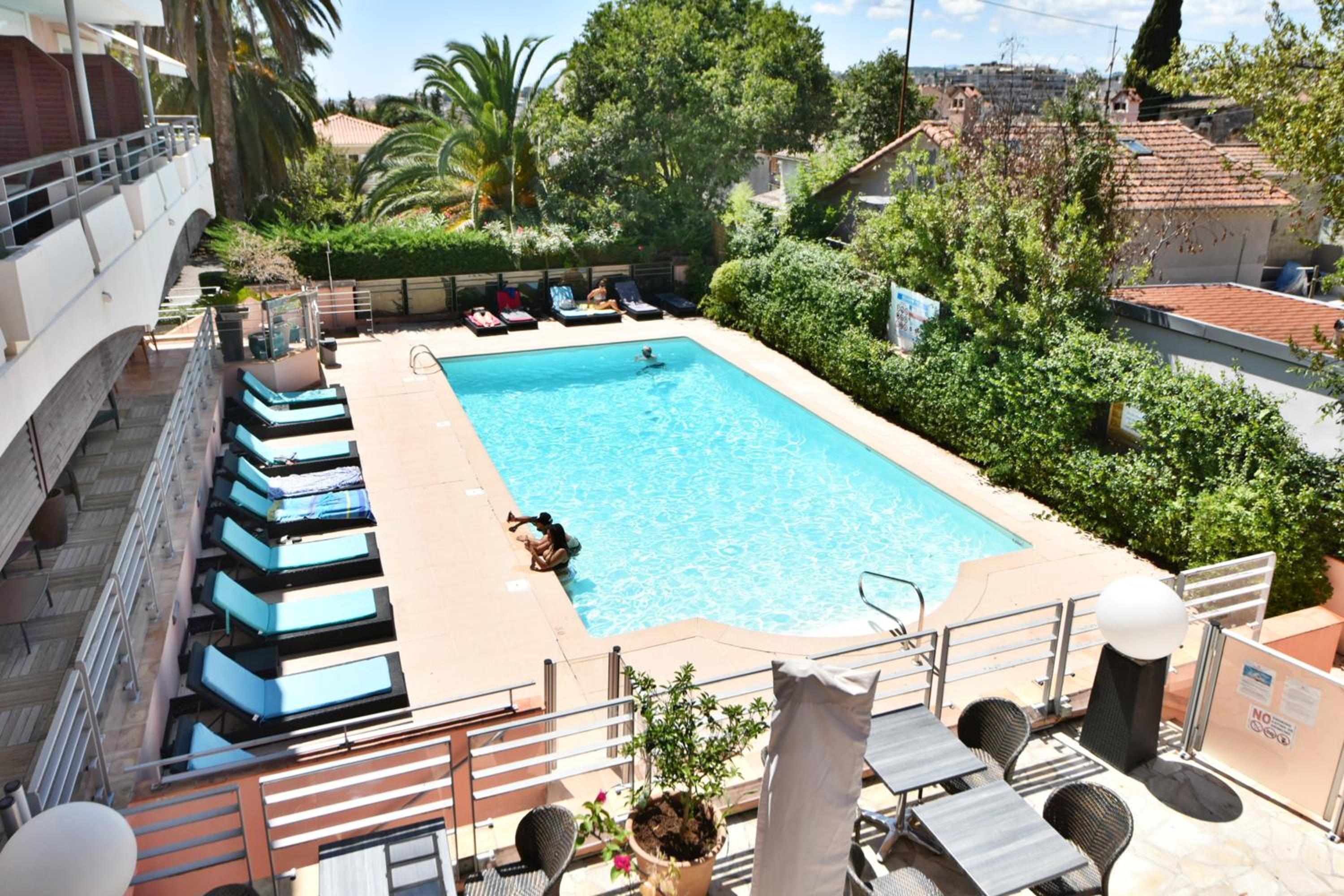 Studio with Pool View - Photo 7
