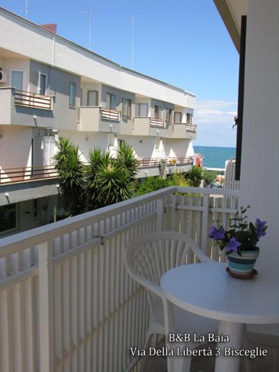 Deluxe Double Room with Side Sea View photo 3