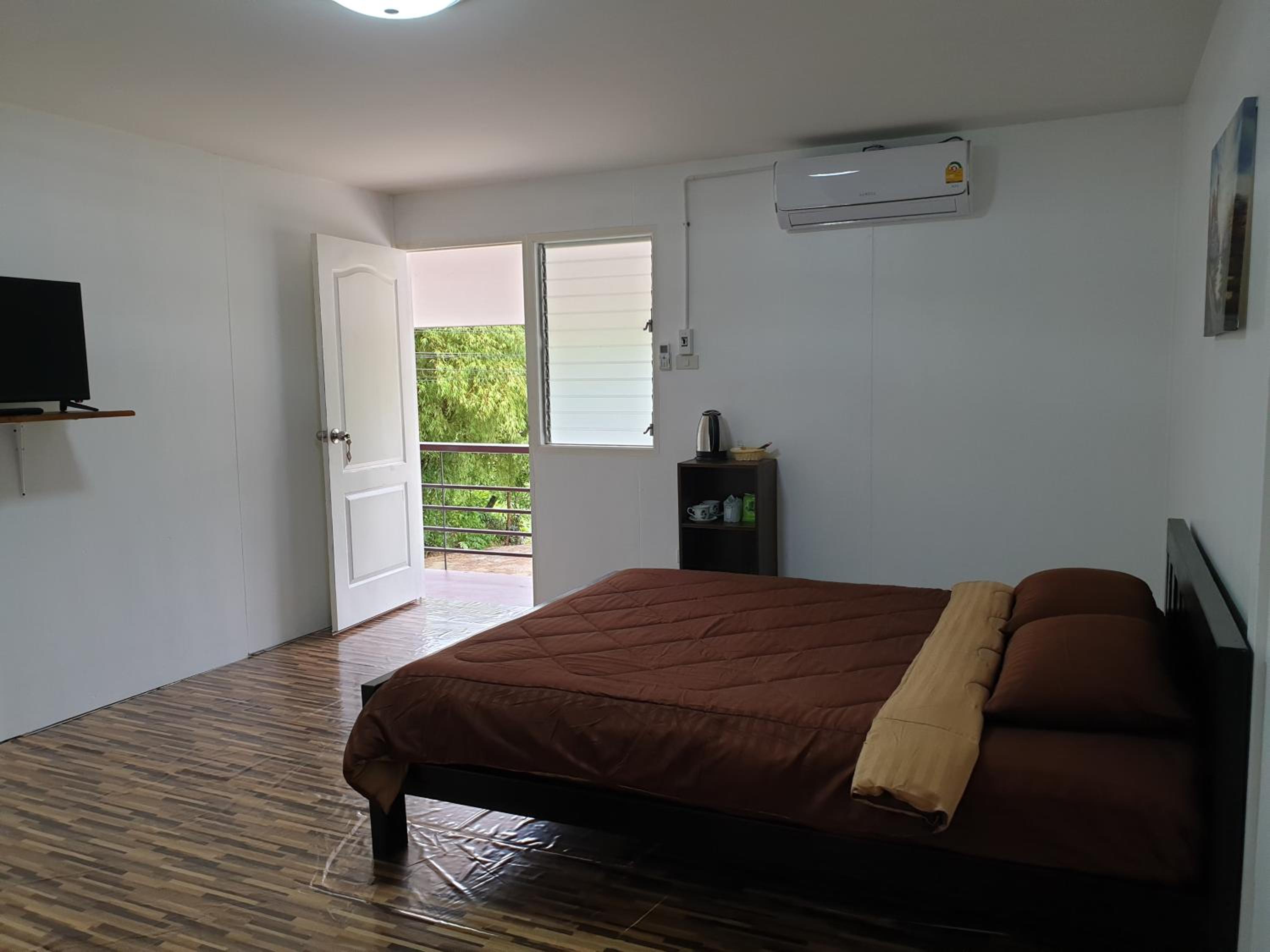 Queen Room with Garden View