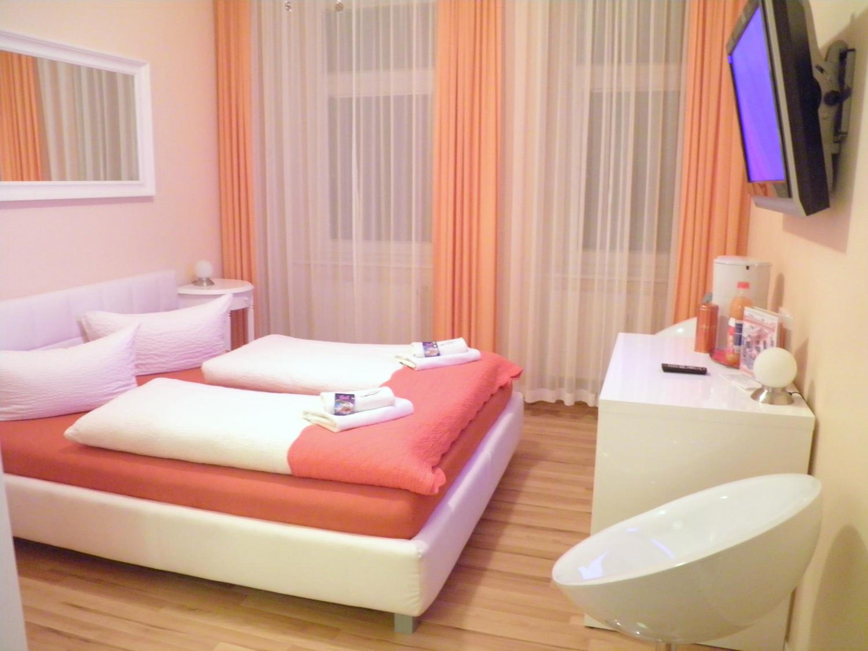 Family Room photo 3