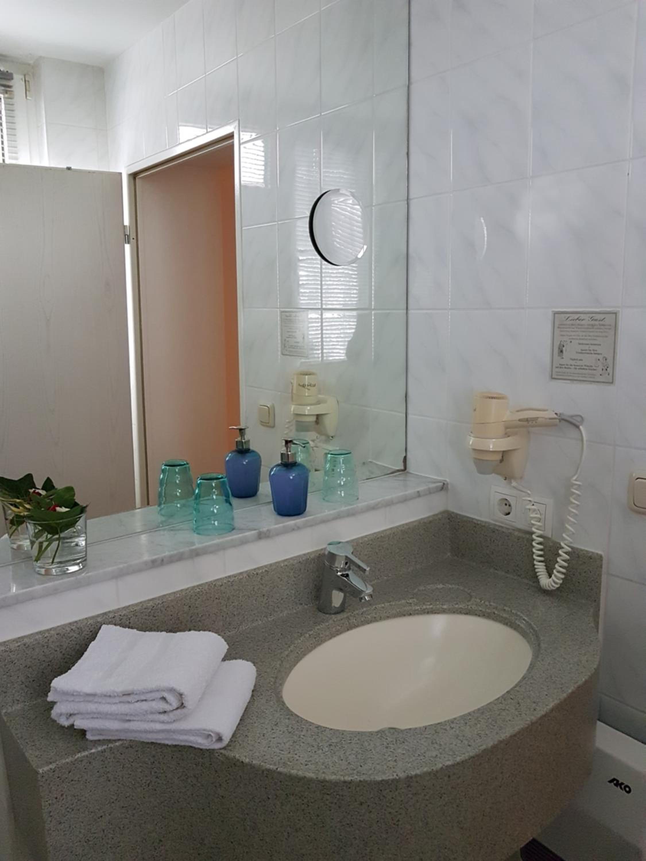Double Room - Photo 3