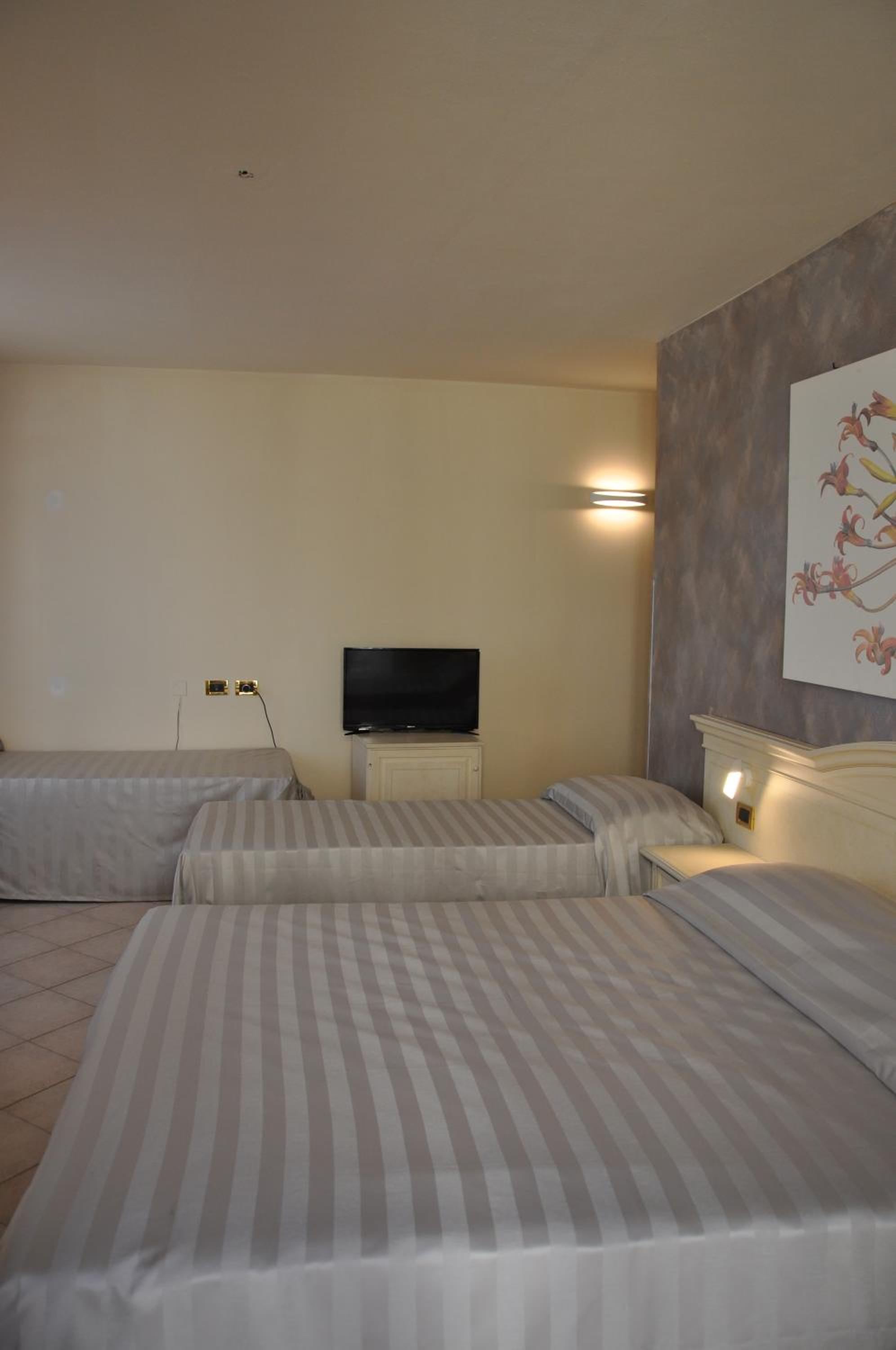 Quadruple Room - Photo 2