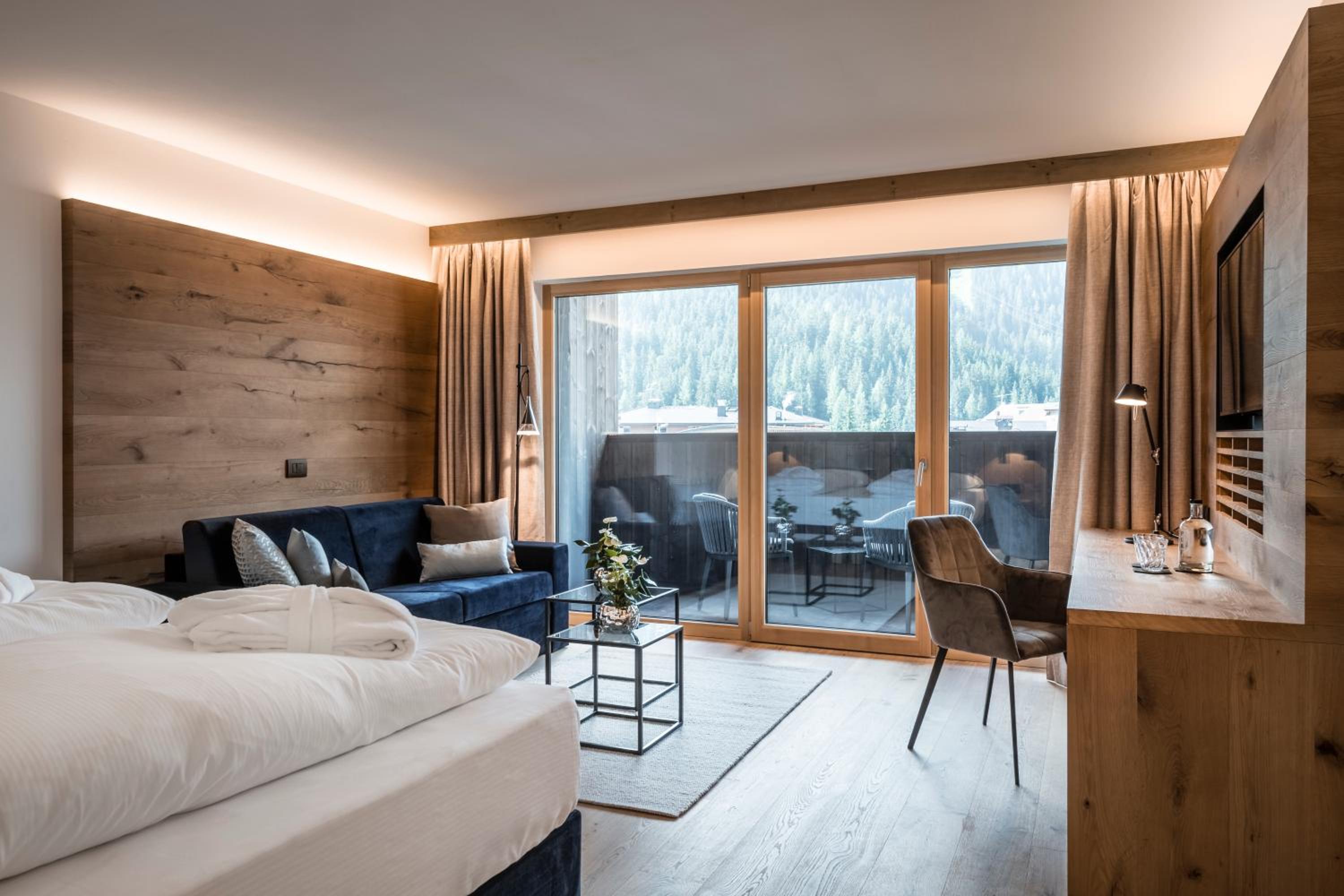 Deluxe Junior Suite - Photo 1