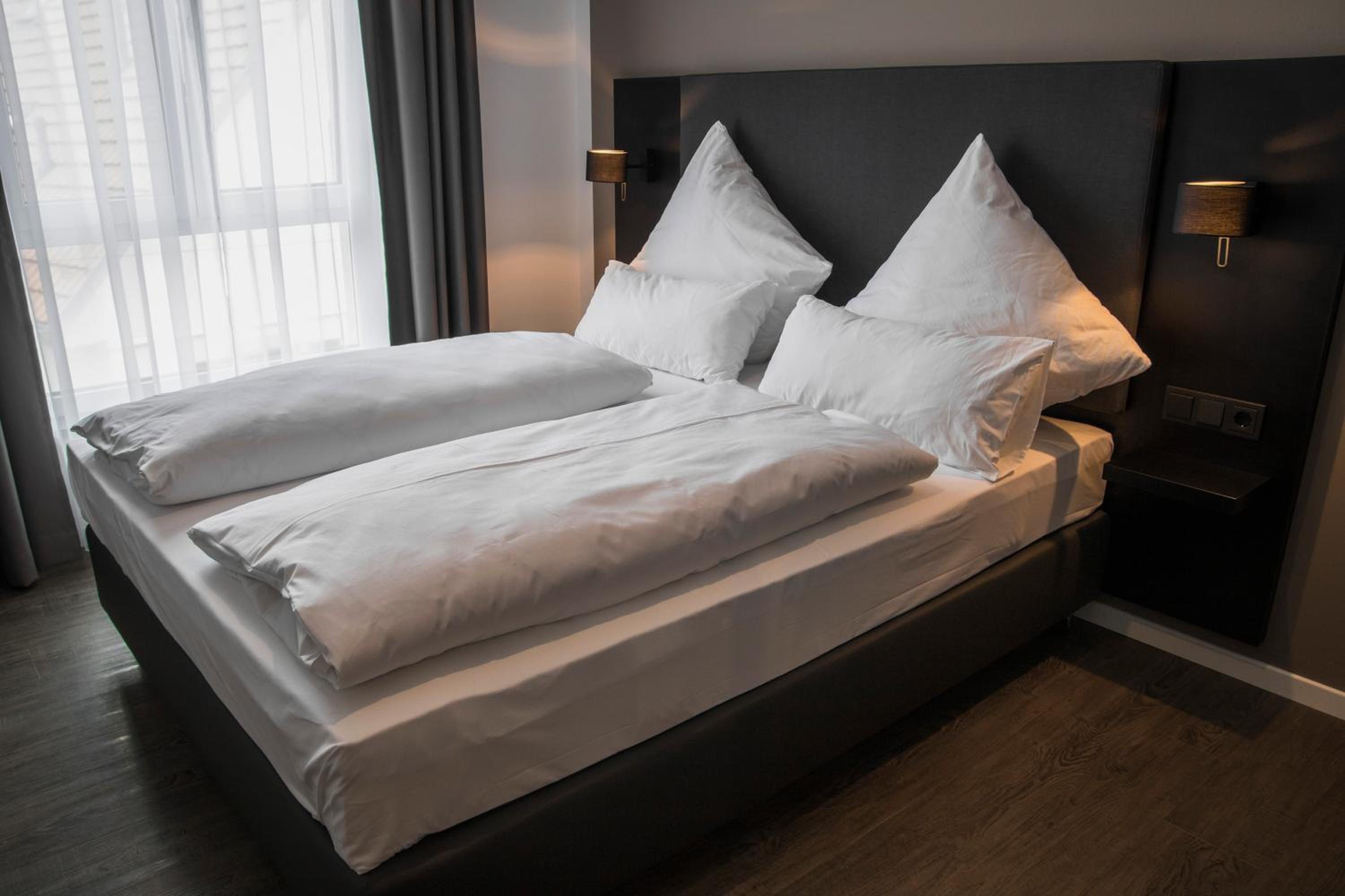 Double Room - Photo 8