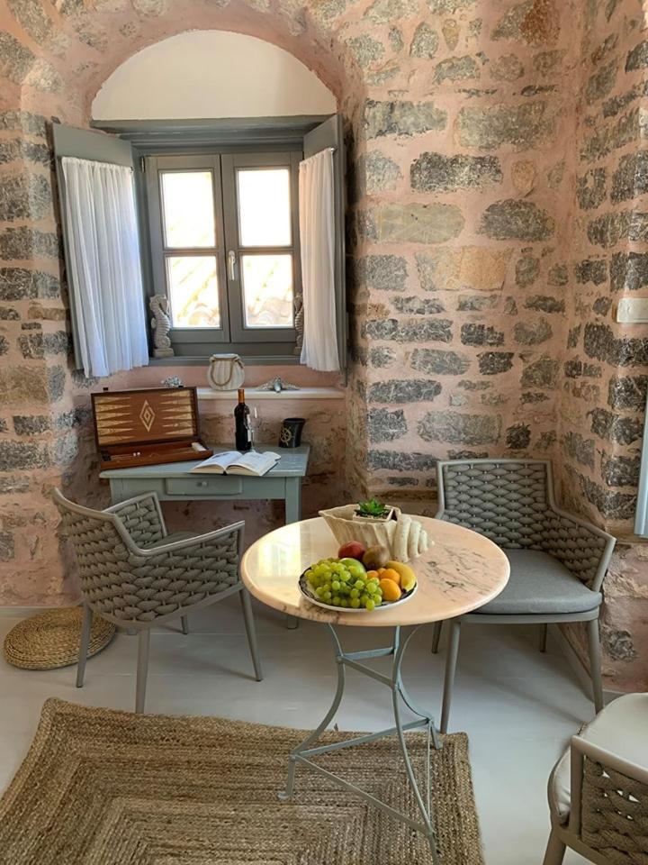One-Bedroom House - Photo 17