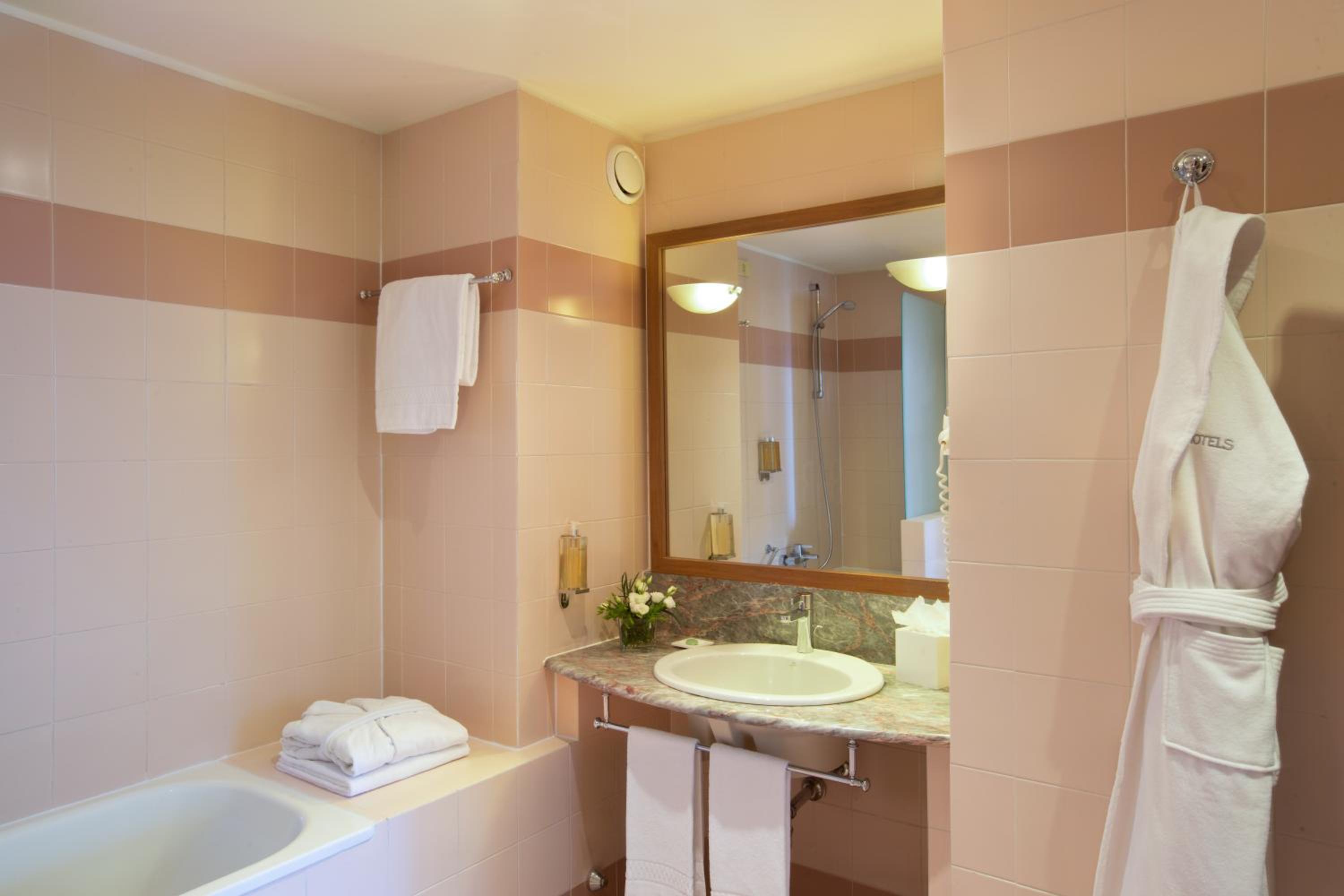 Executive Double or Twin Room - Photo 11