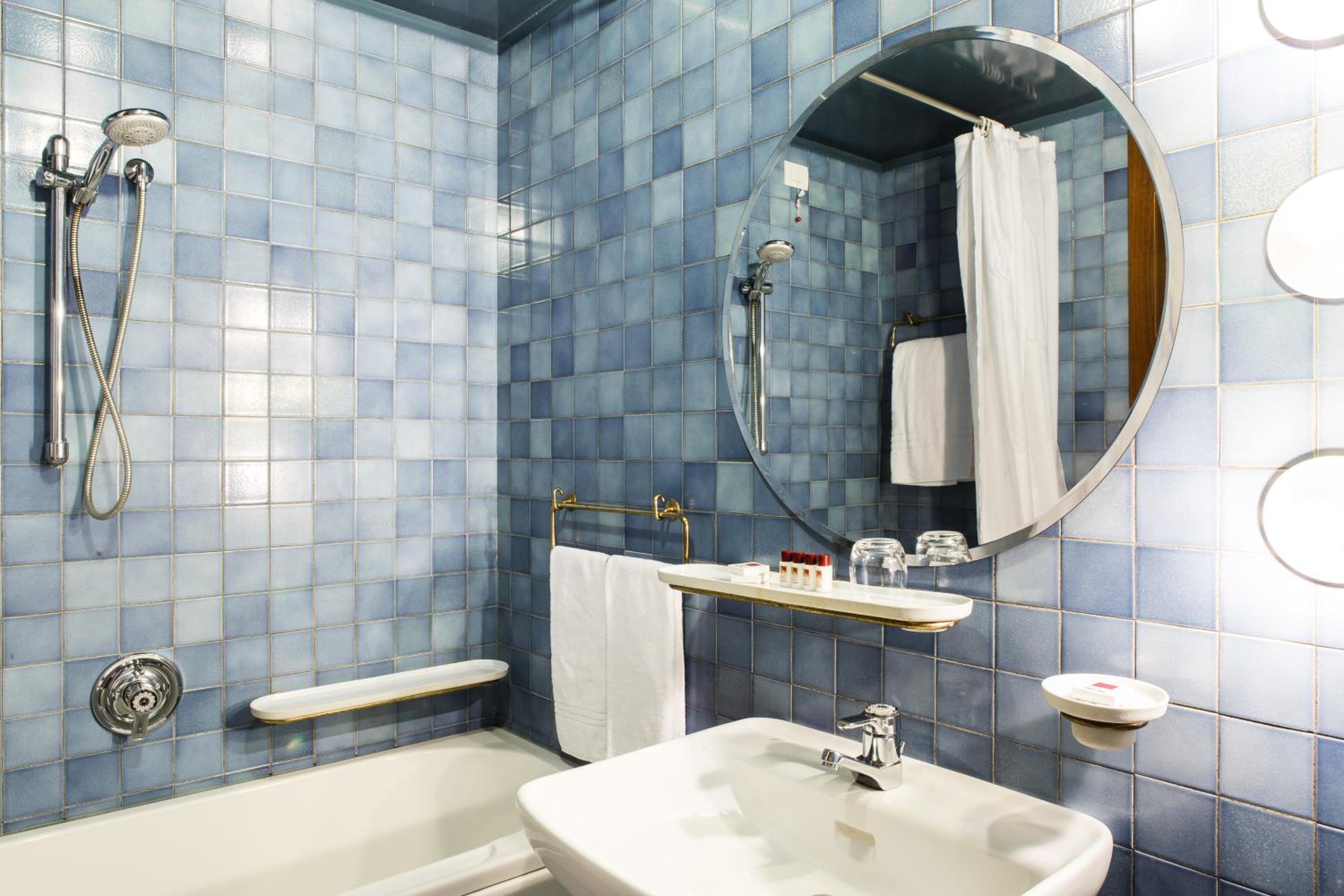 Double Room - Photo 12