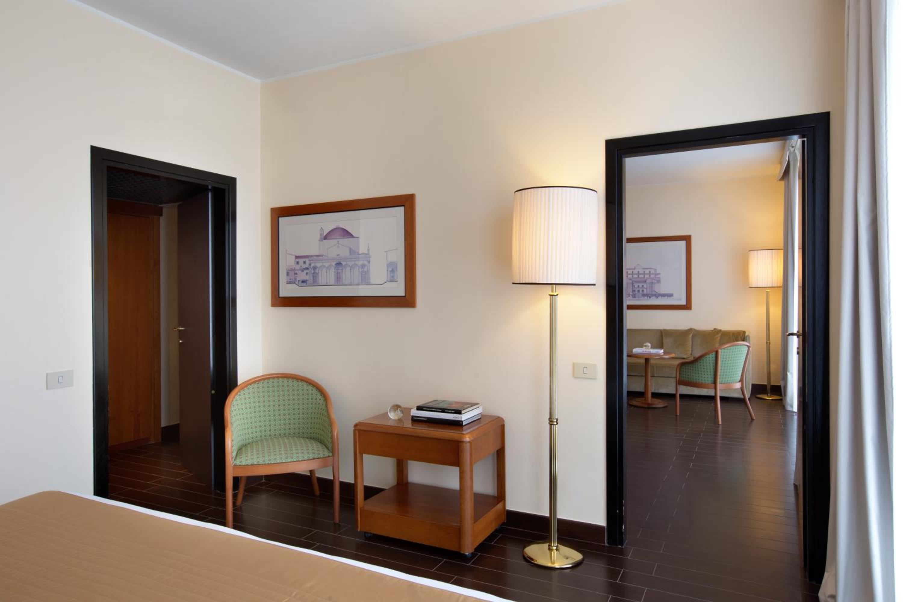 Suite - Photo 4