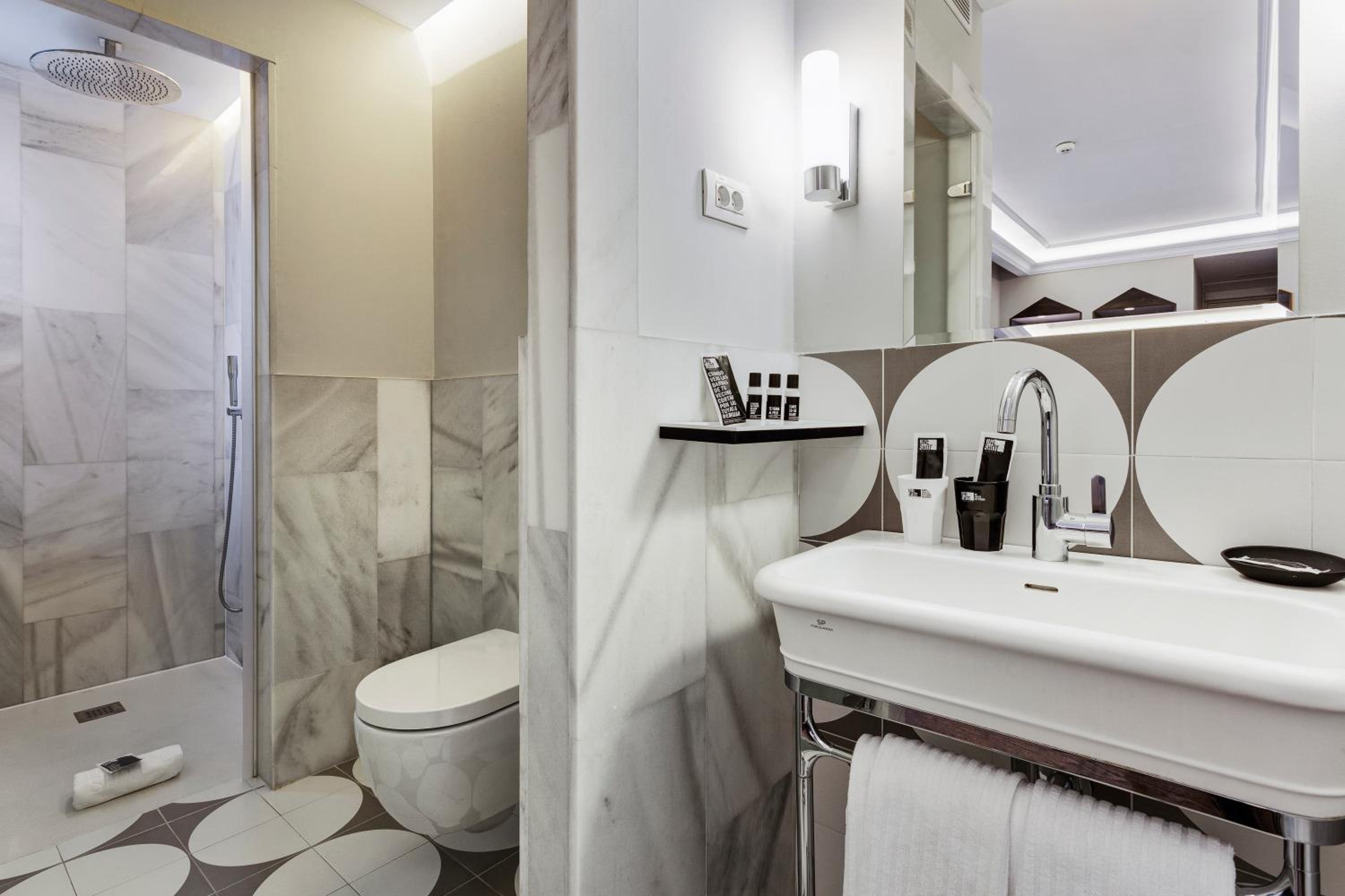 Standard Double or Twin Room photo 2