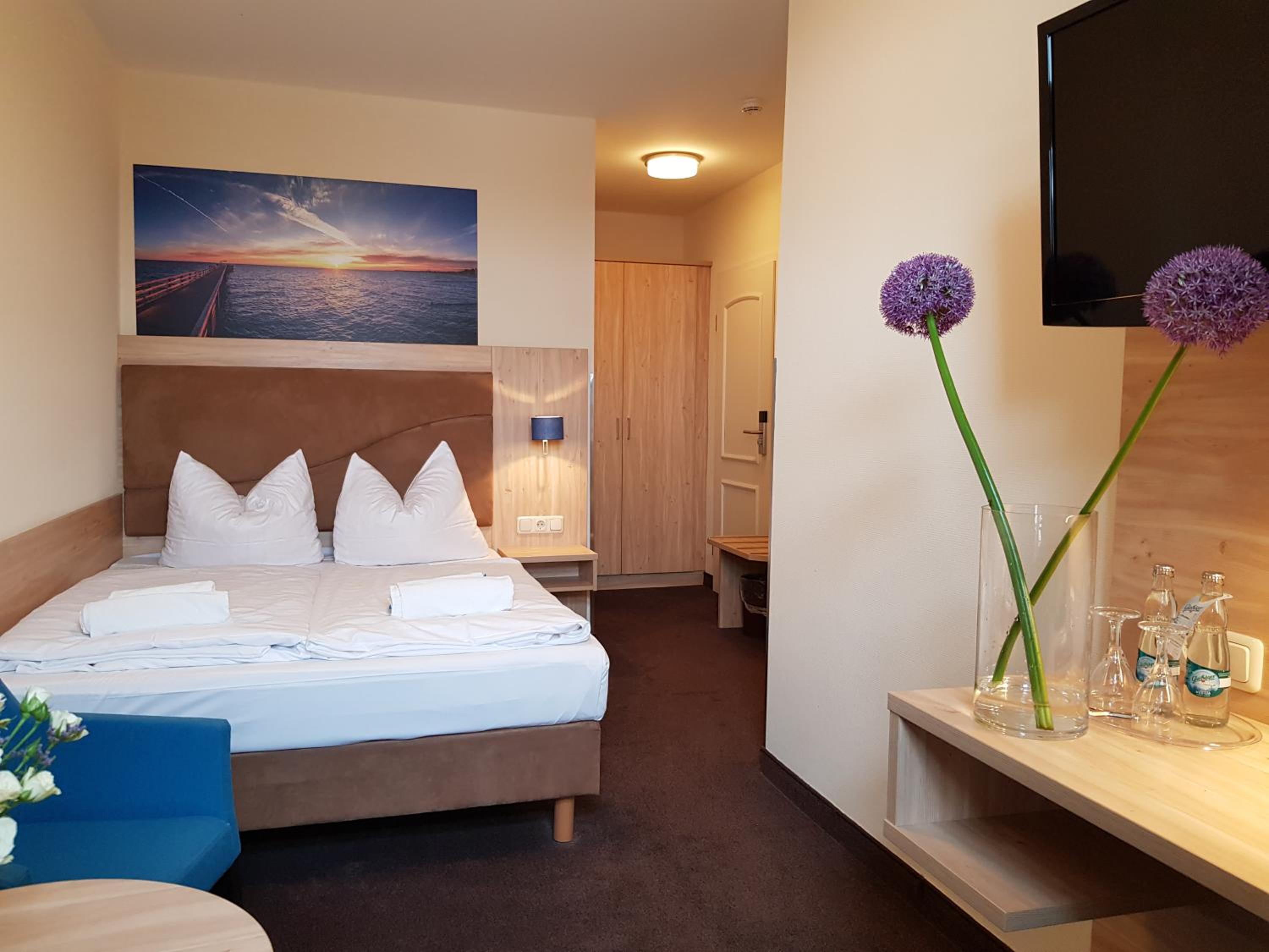 Standard Queen Room