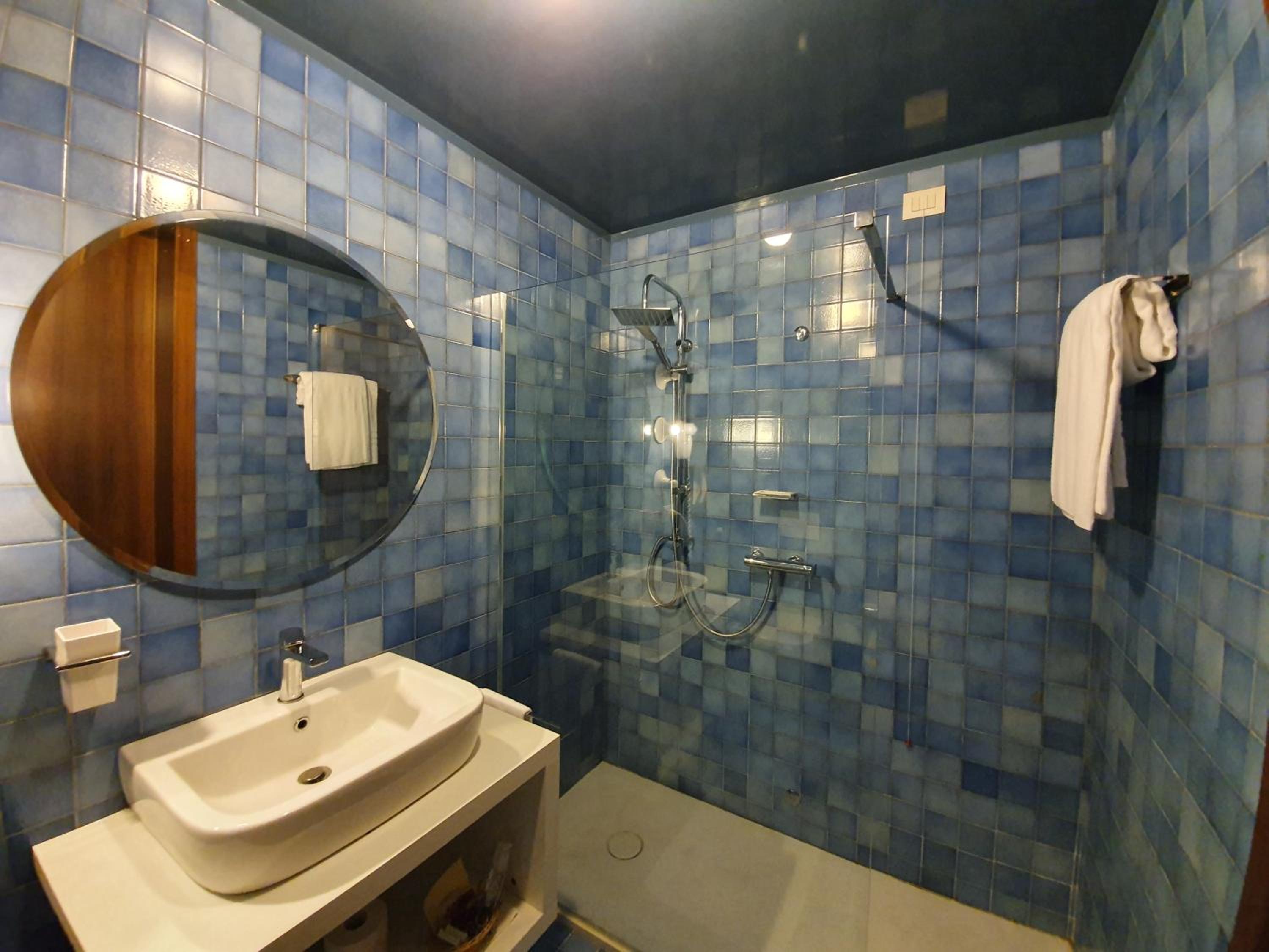 Double Room - Photo 13