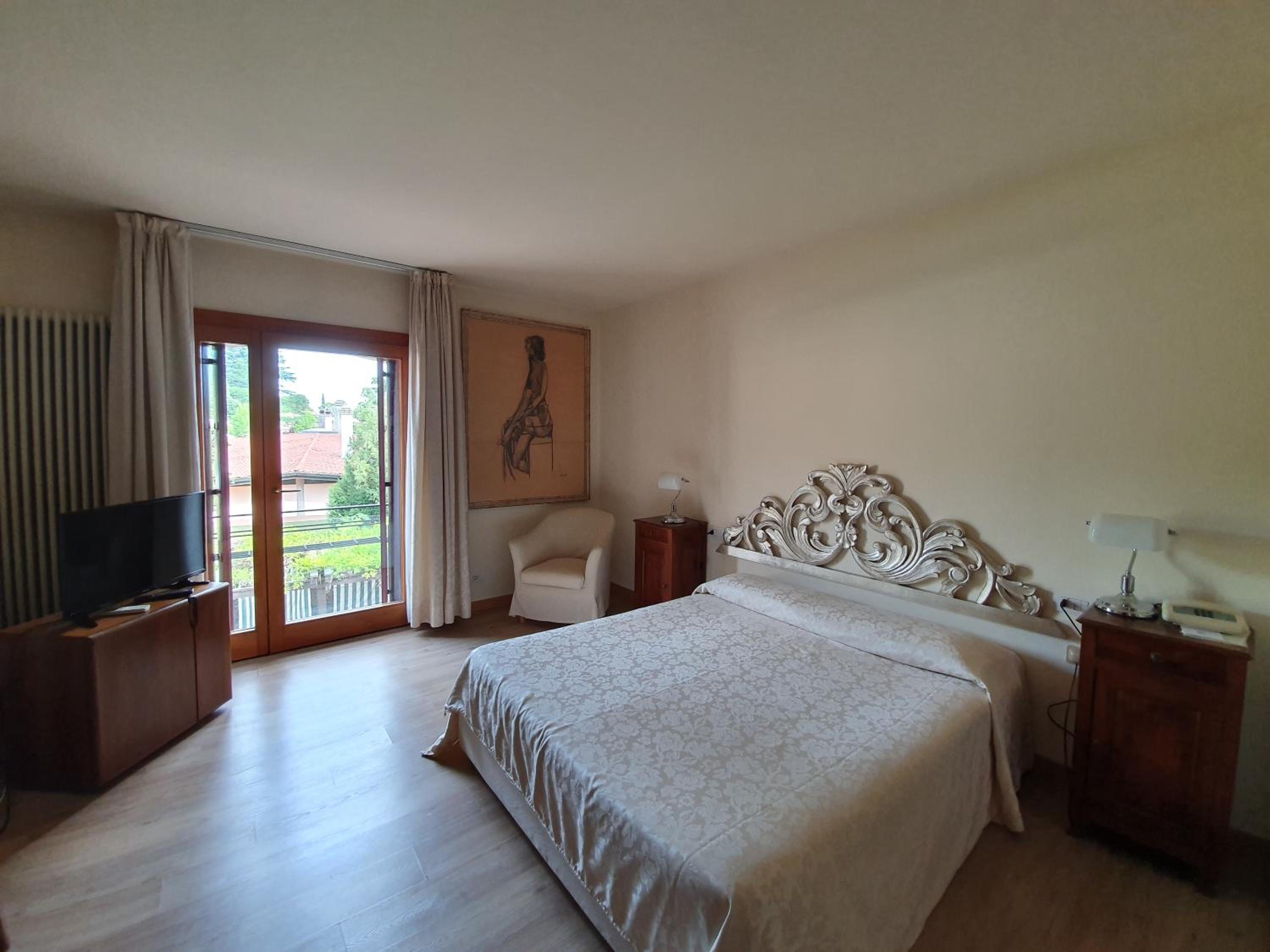 Double Room - Photo 6