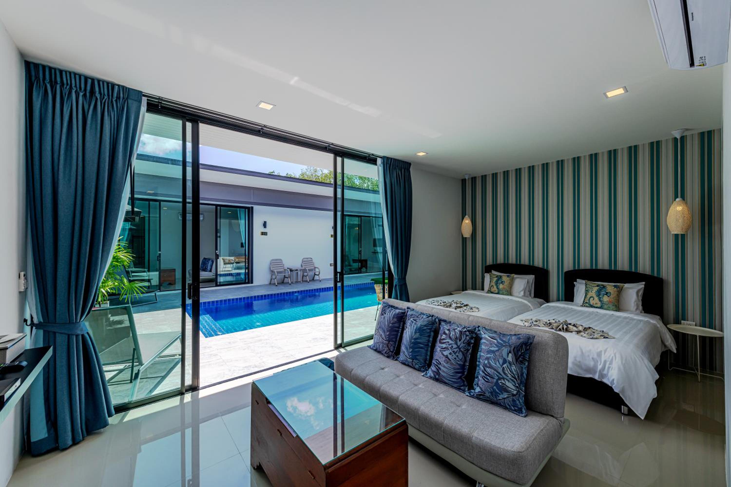 Ten - Bedroom  Villa photo 3