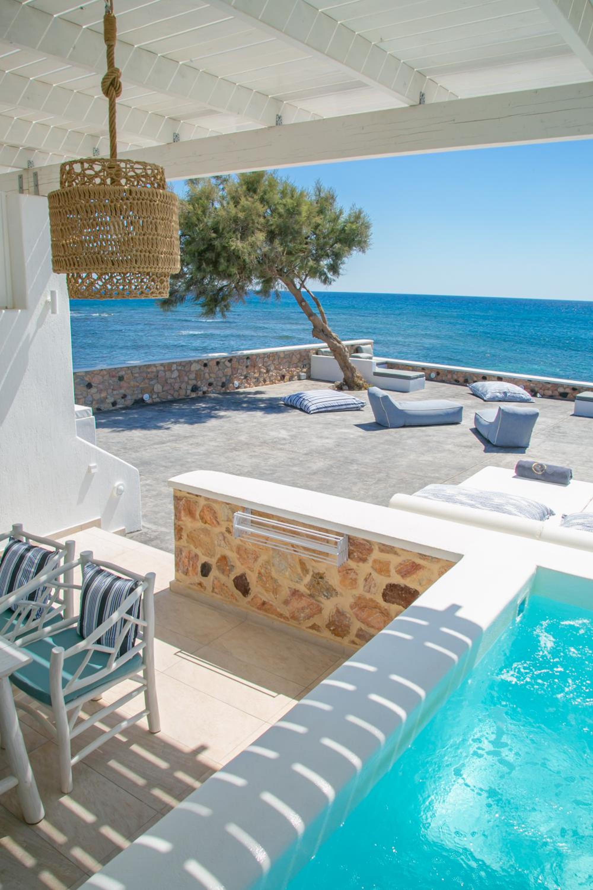 Elegant Suite with outdoor private hot tub & beach front  photo 2