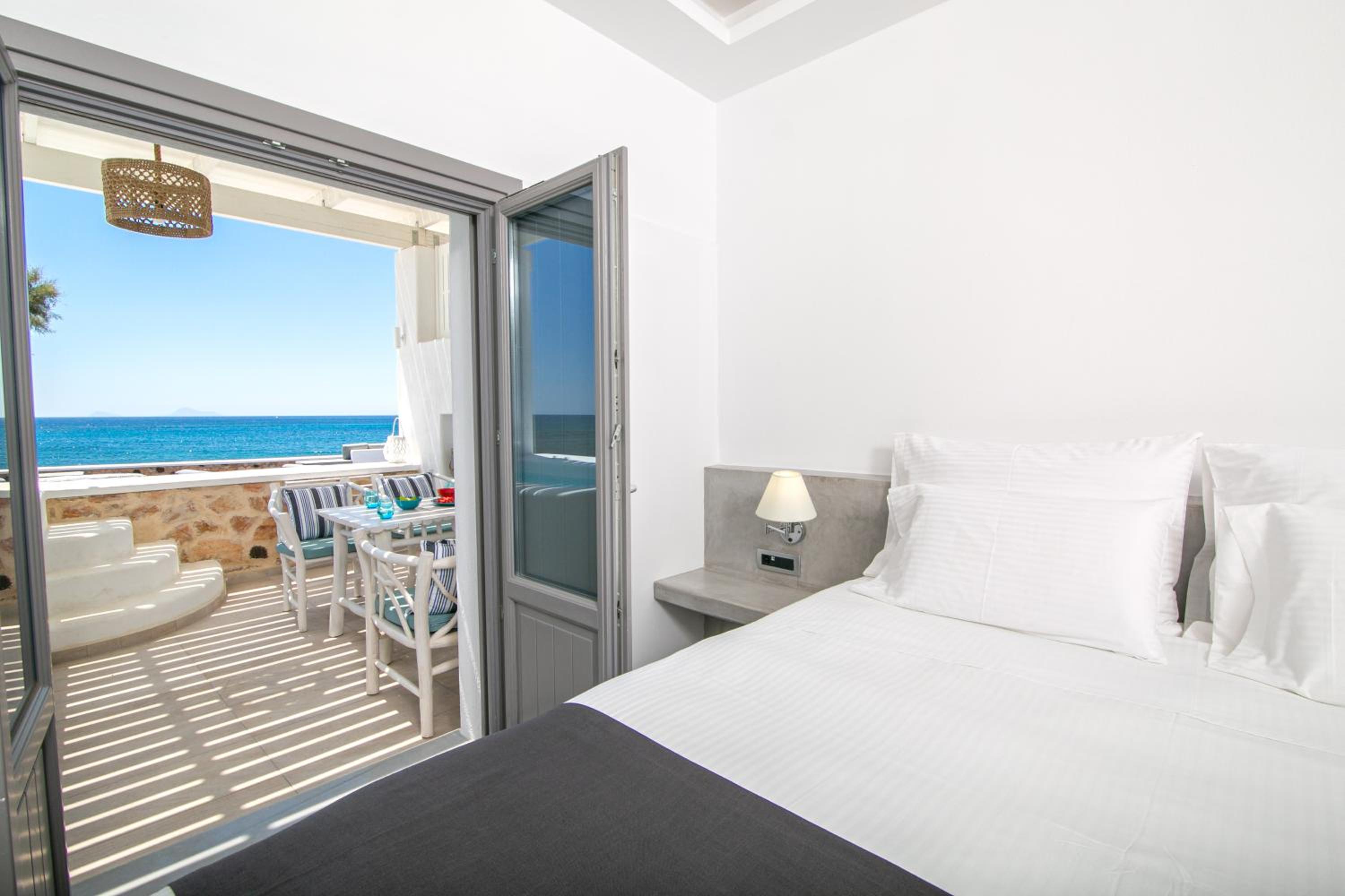 Luxury two bedroom suite with private hot tub and beach front photo 3