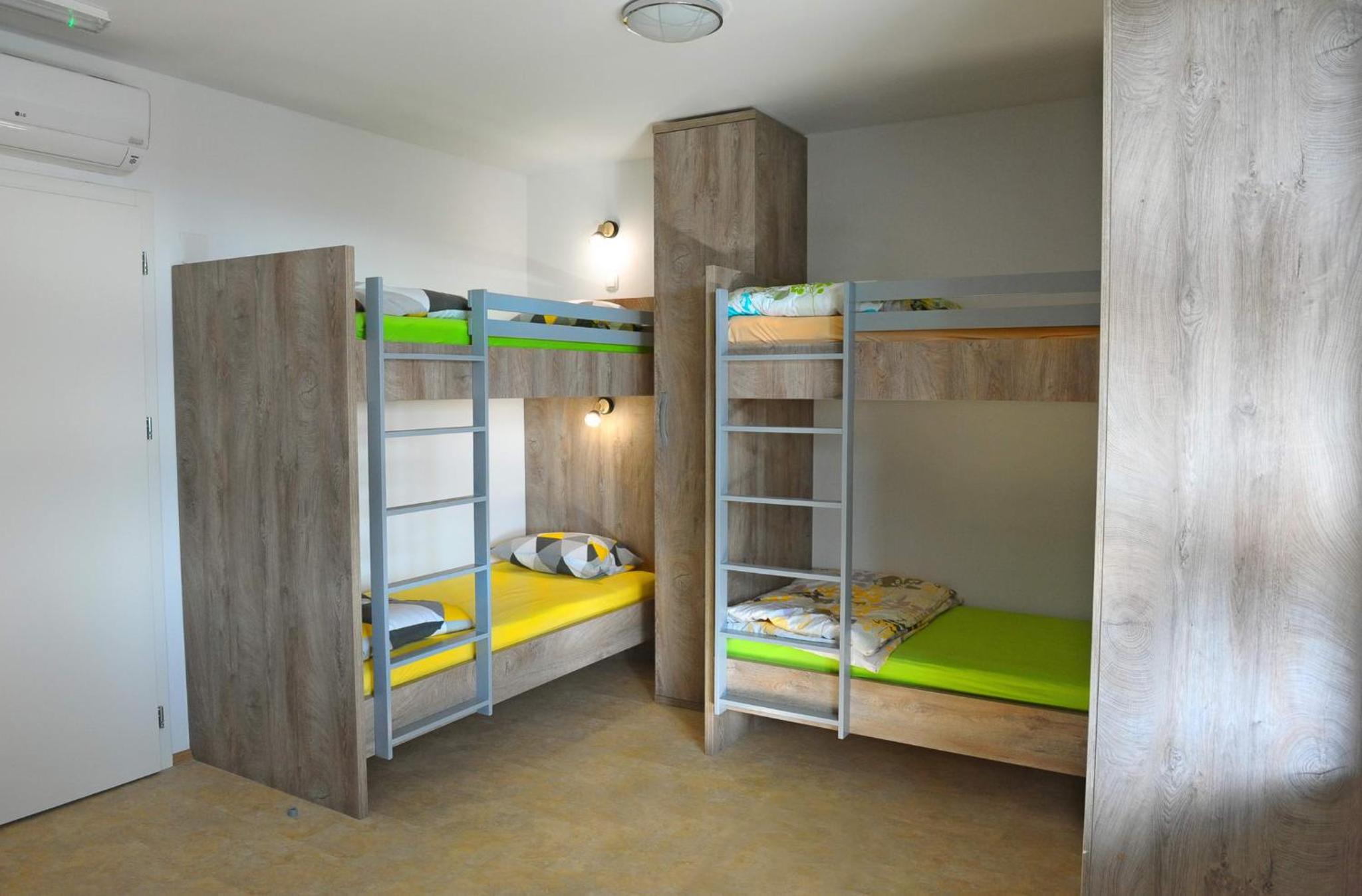 Bed in 6-Bed Mixed Dormitory Room photo 1