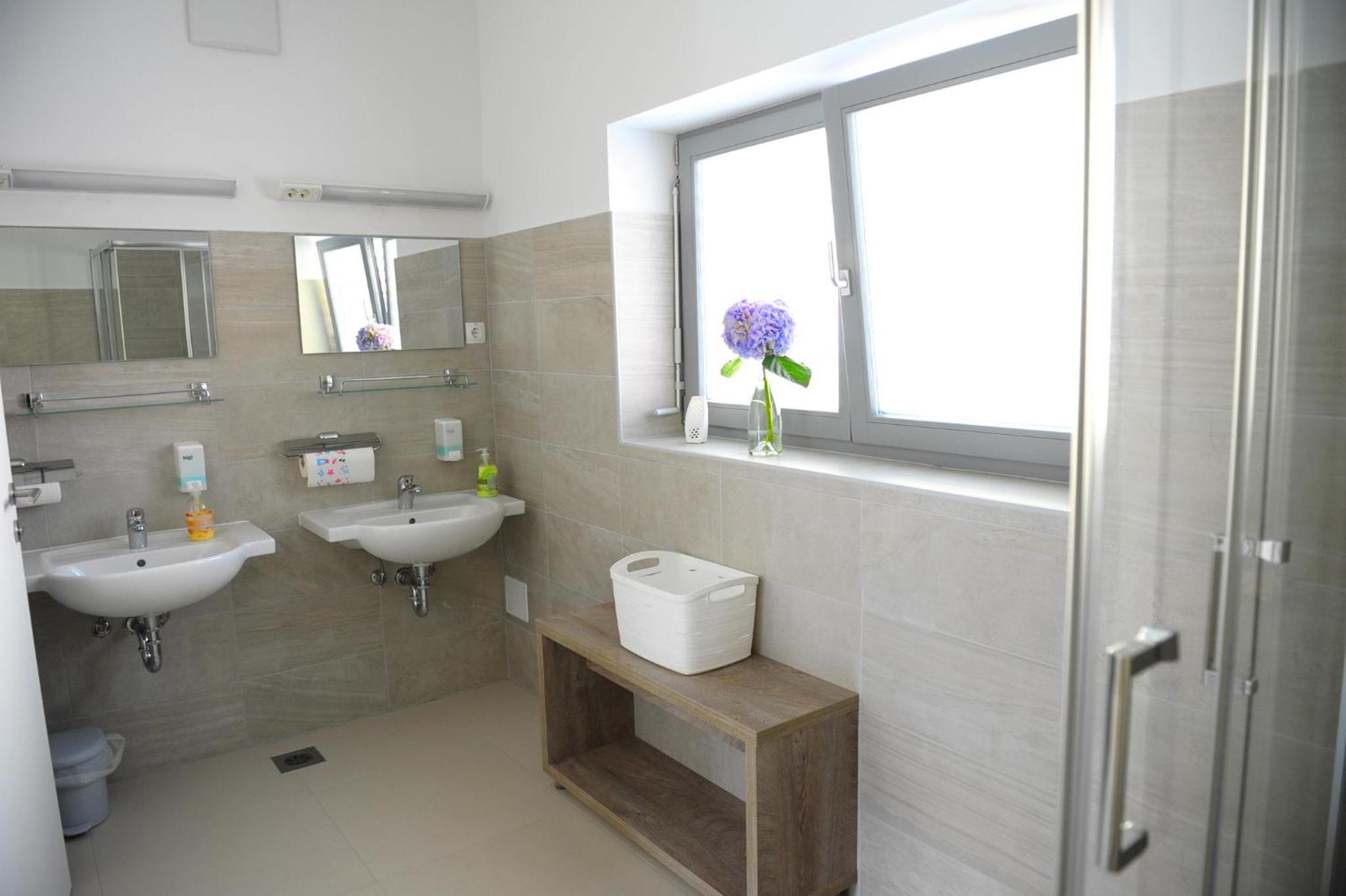 Quadruple Room with Shared Bathroom photo 2