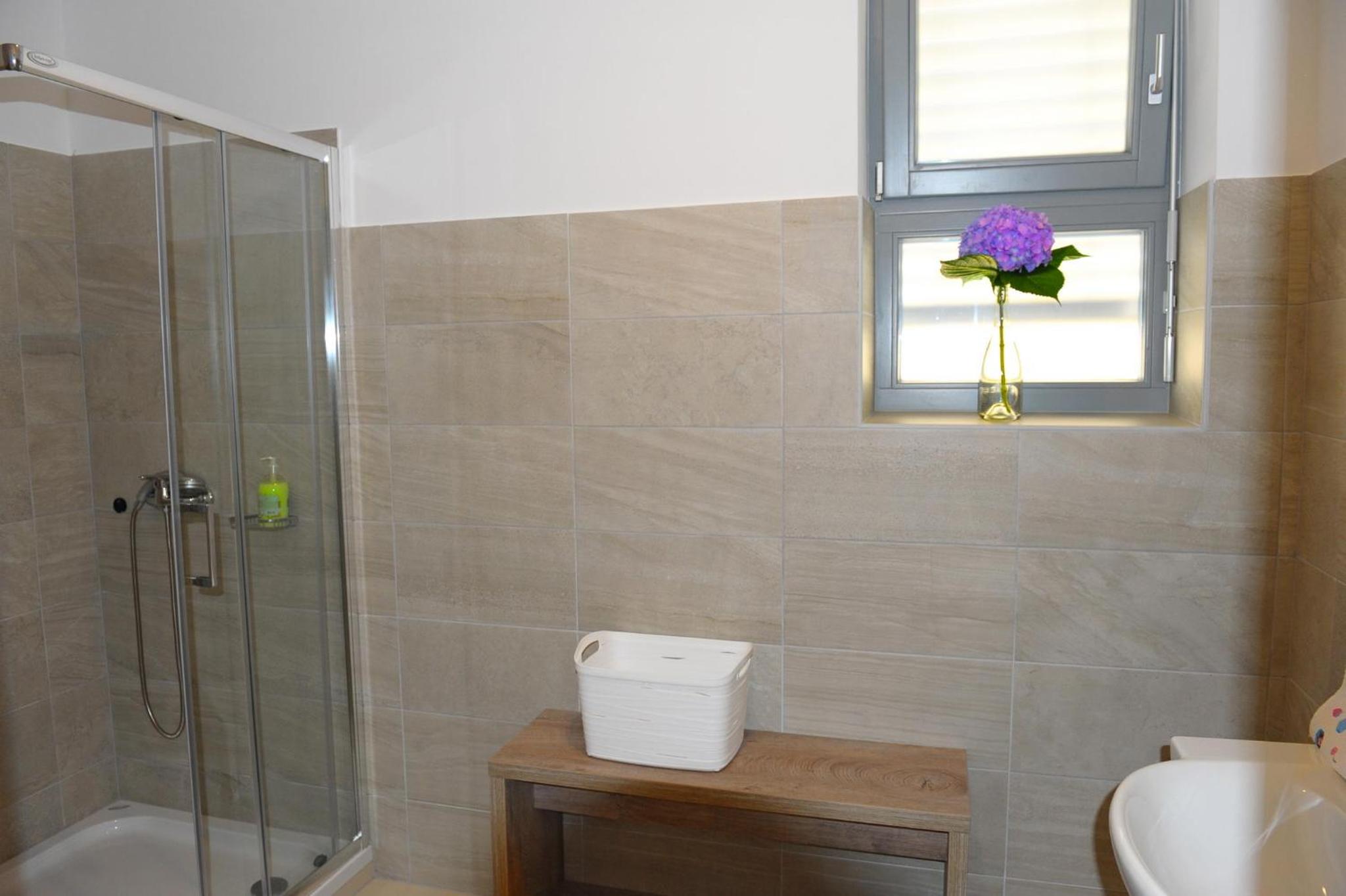 Double Room with Shared Bathroom photo 2
