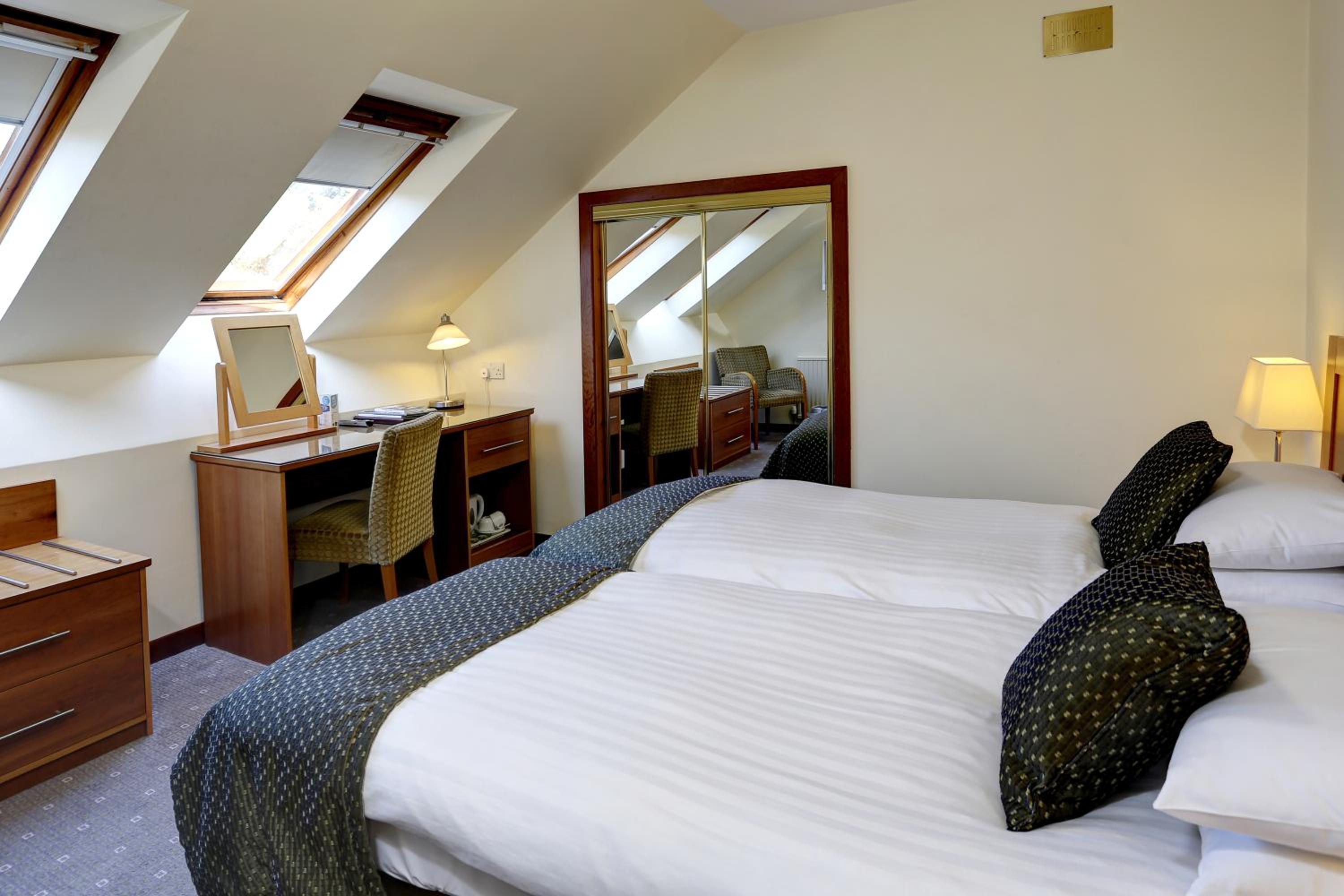 Standard Twin Room - Non-Smoking - Photo 2