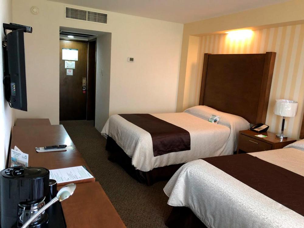 Double Room with Two Double Beds - Photo 3