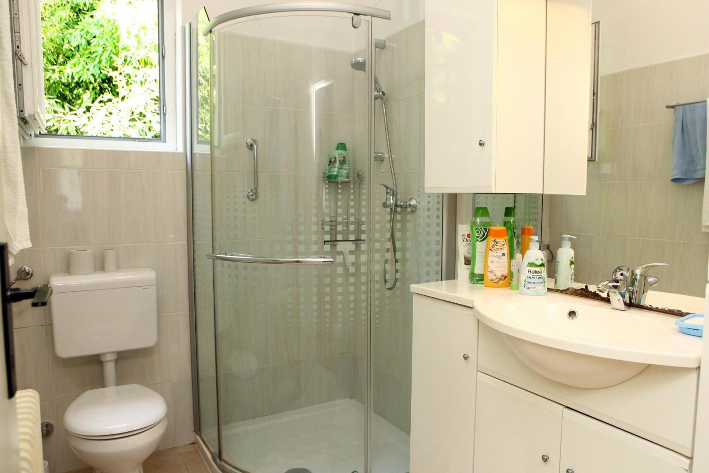 Double Room with Shared Bathroom photo 2