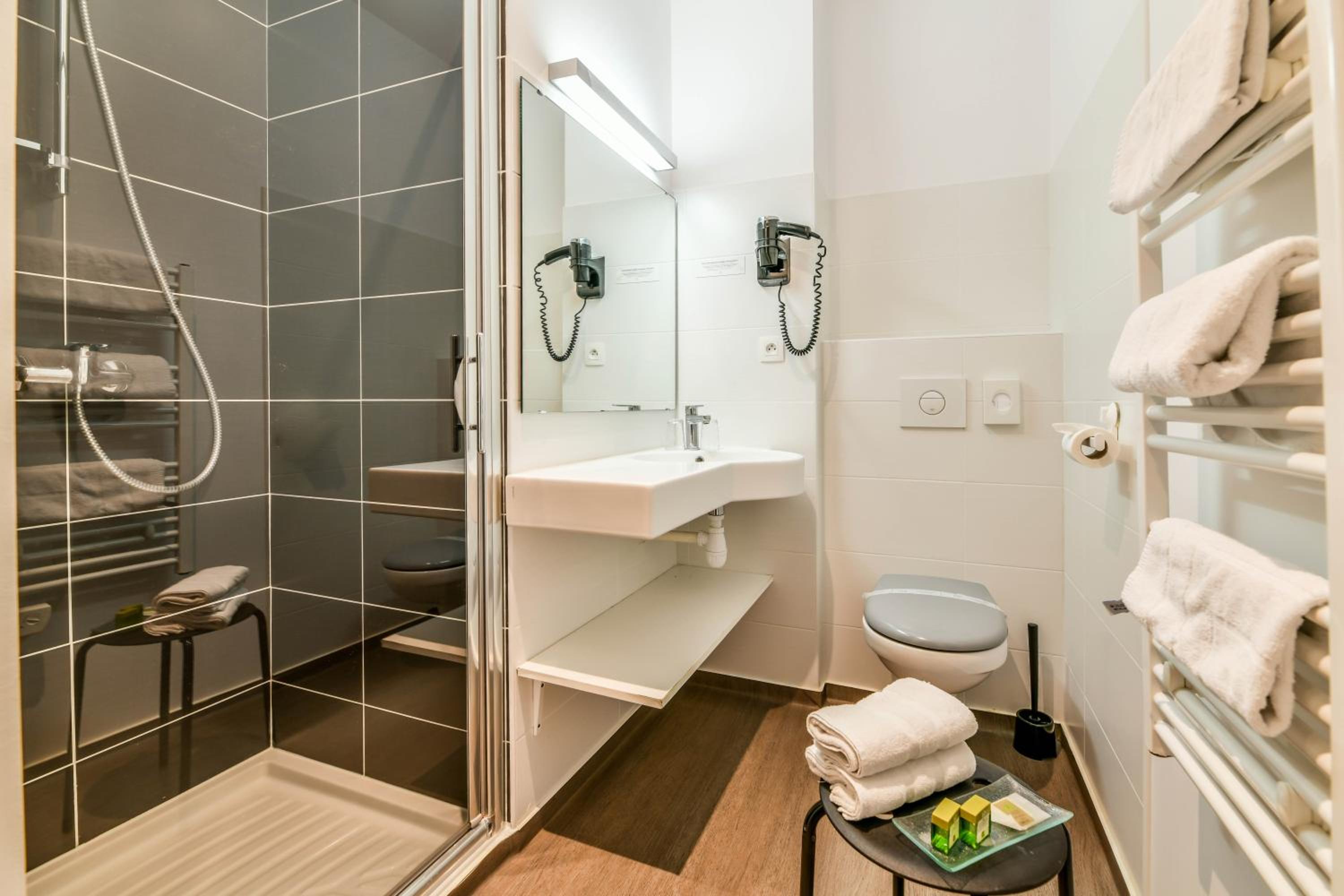 Double Room - Photo 18