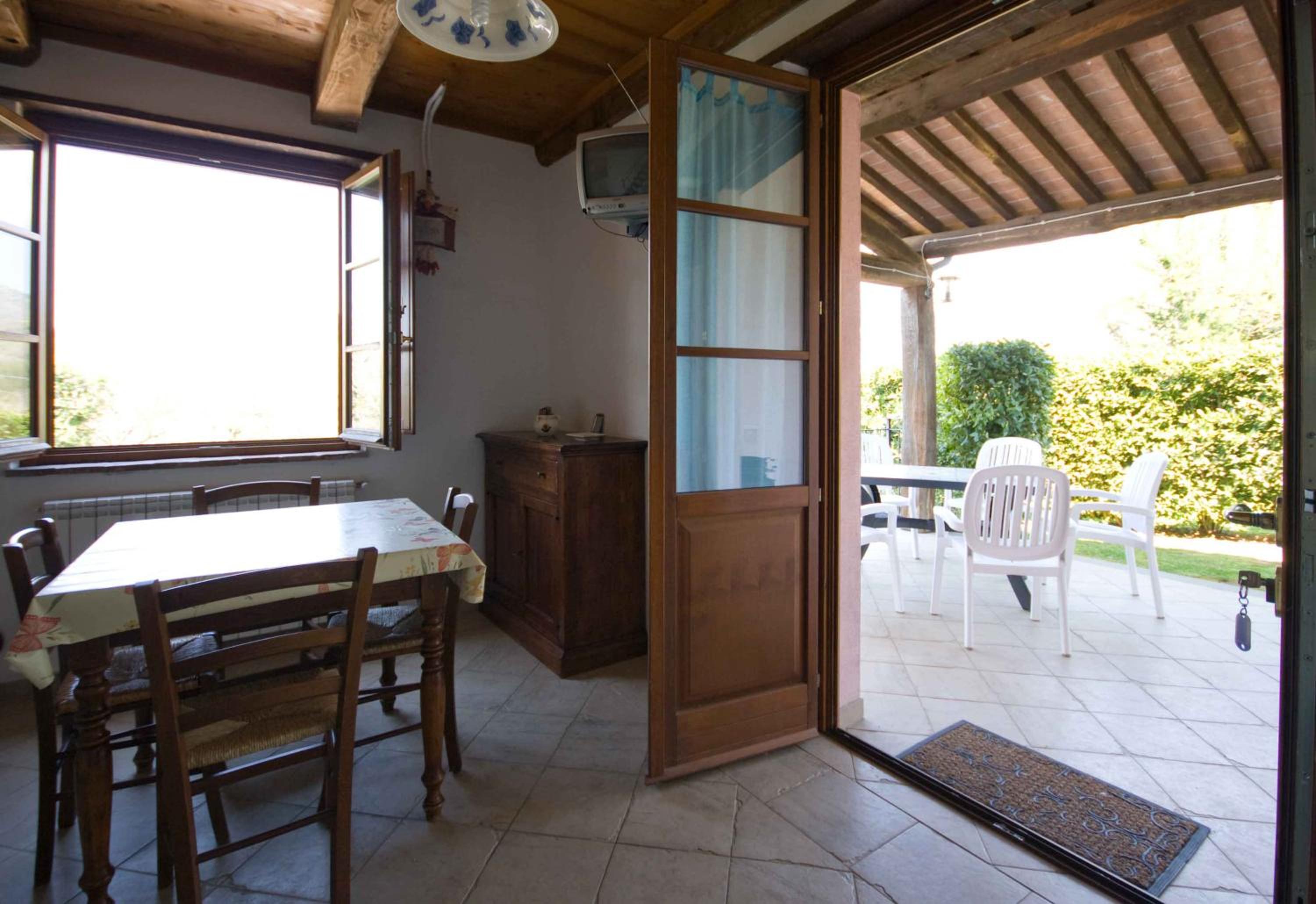 Two-Bedroom Apartment - Split Level photo 2