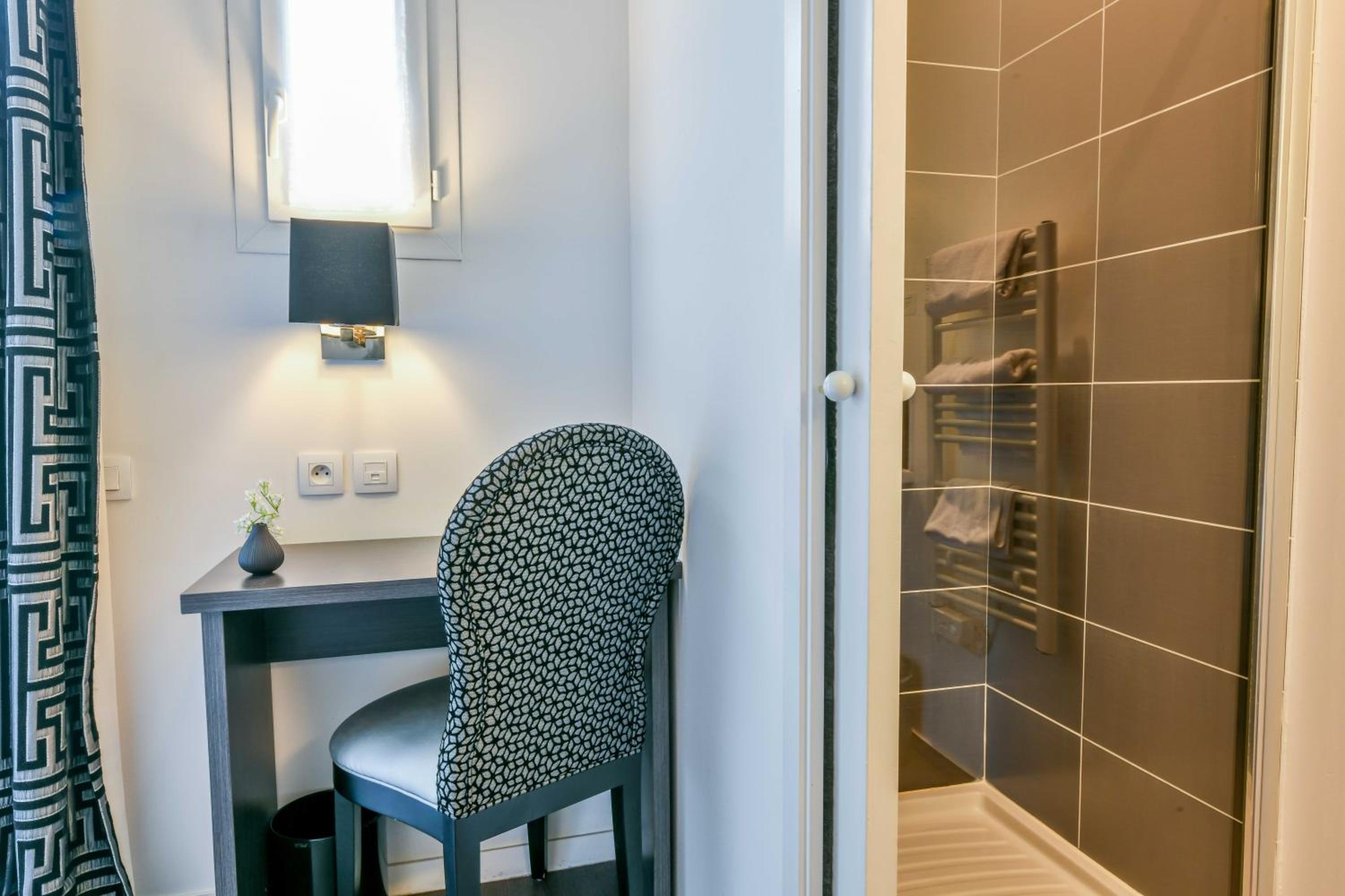 Double Room - Photo 17