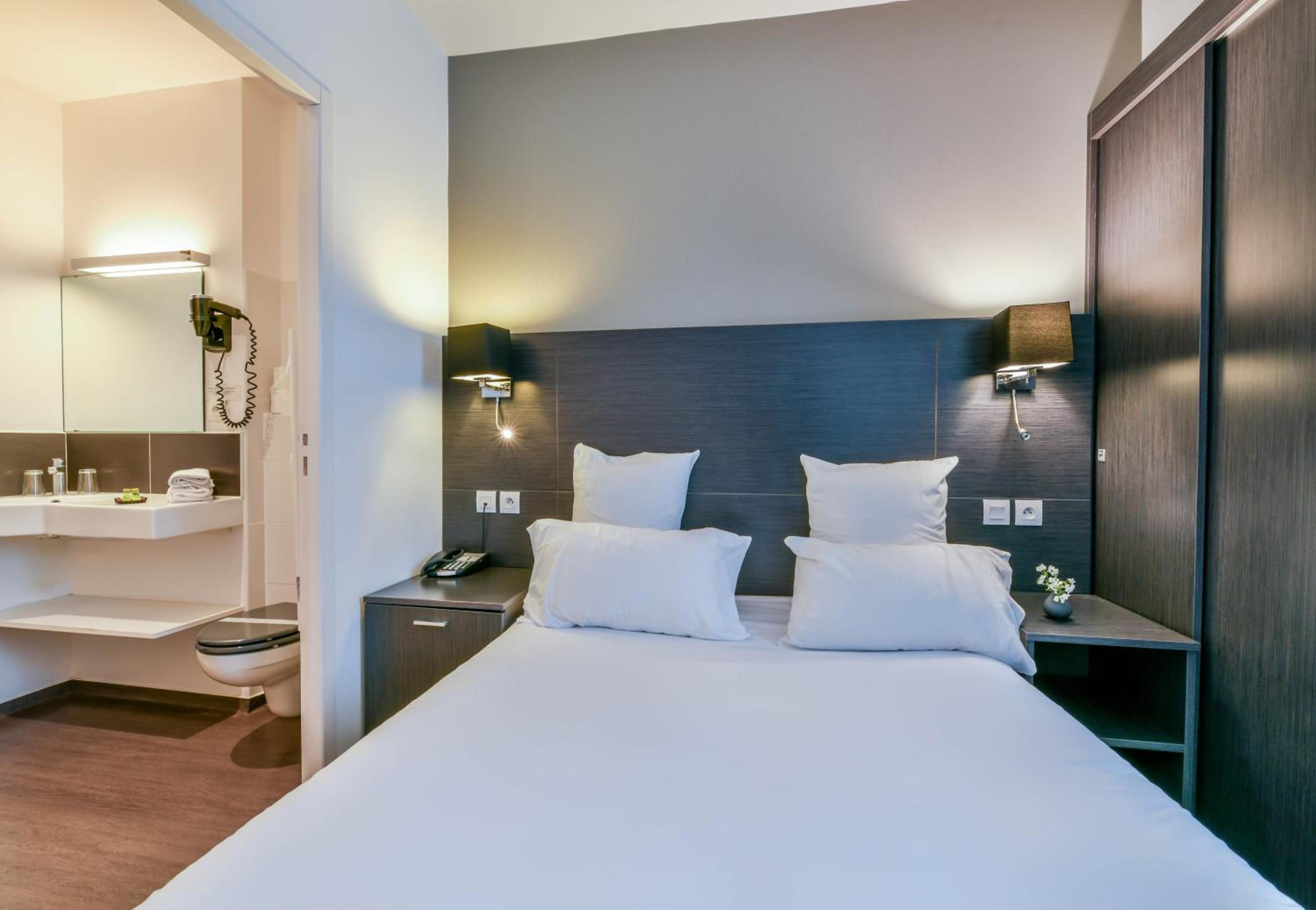 Double Room - Photo 11