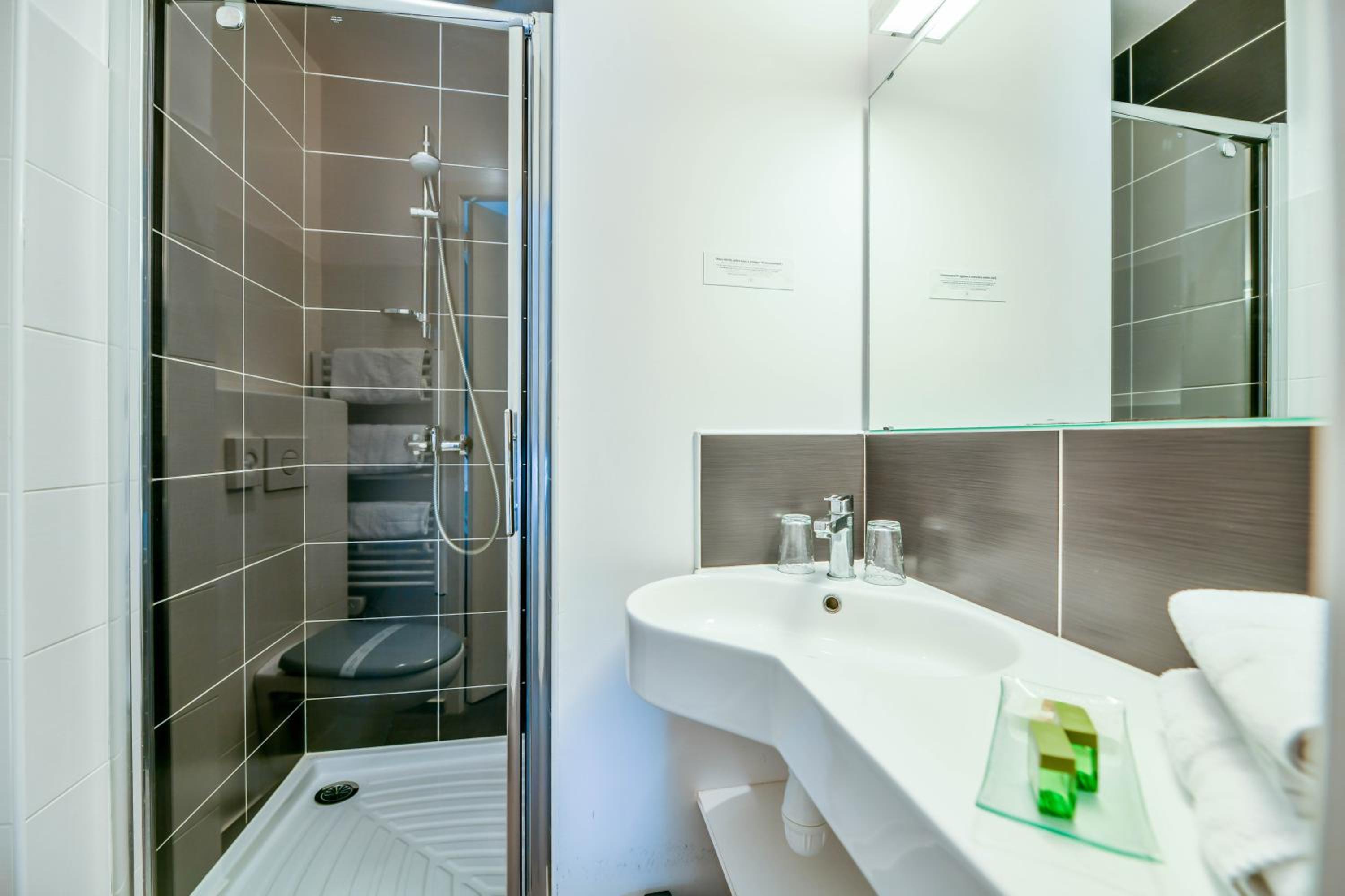 Double Room - Photo 8