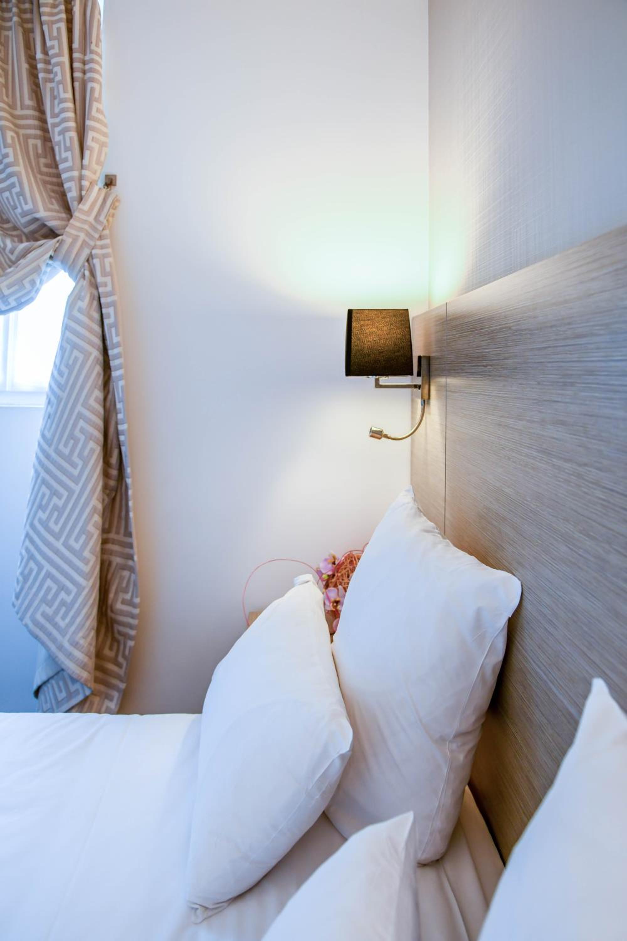 Double Room - Photo 21