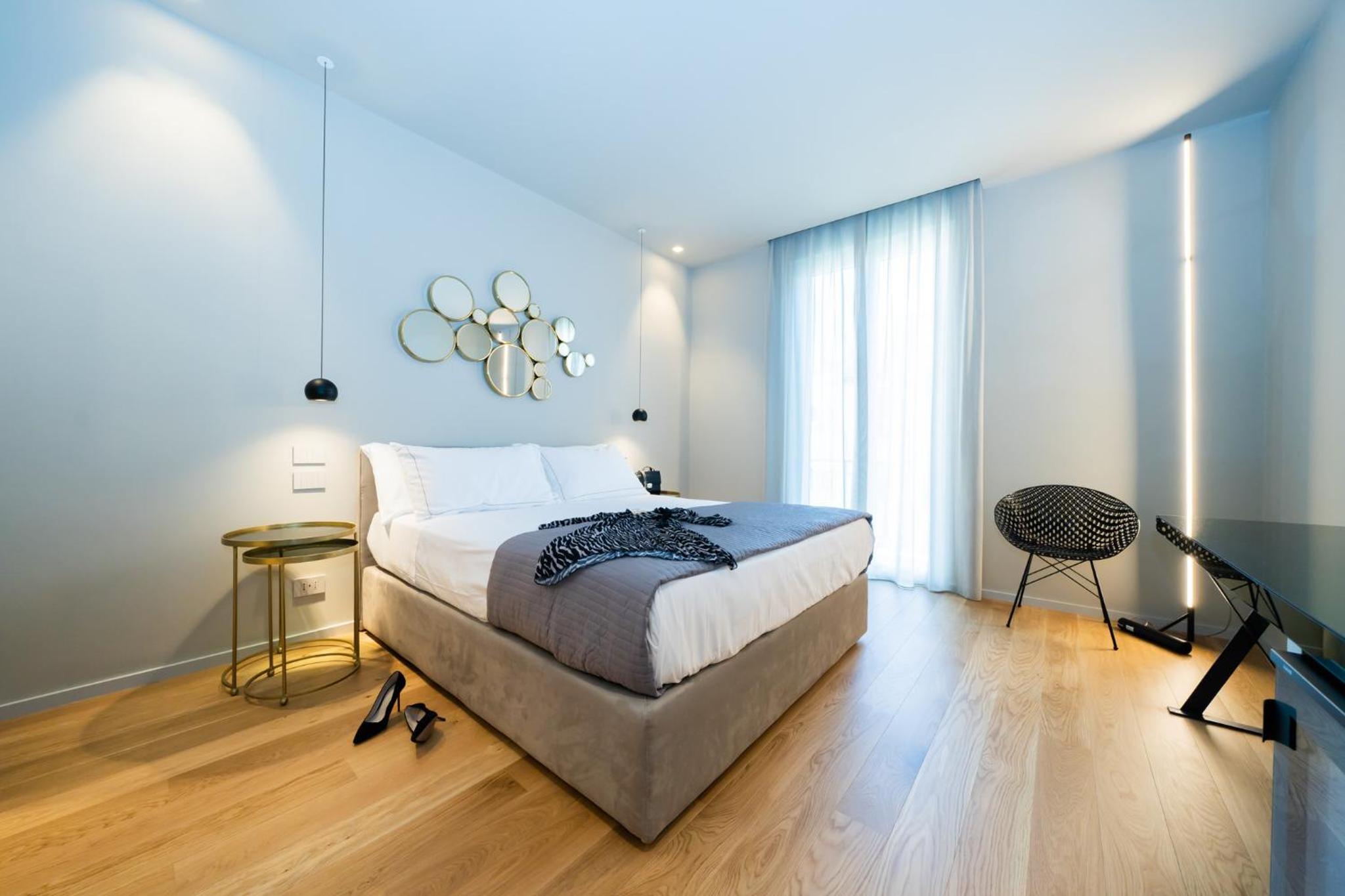 King Room with Balcony - Photo 1