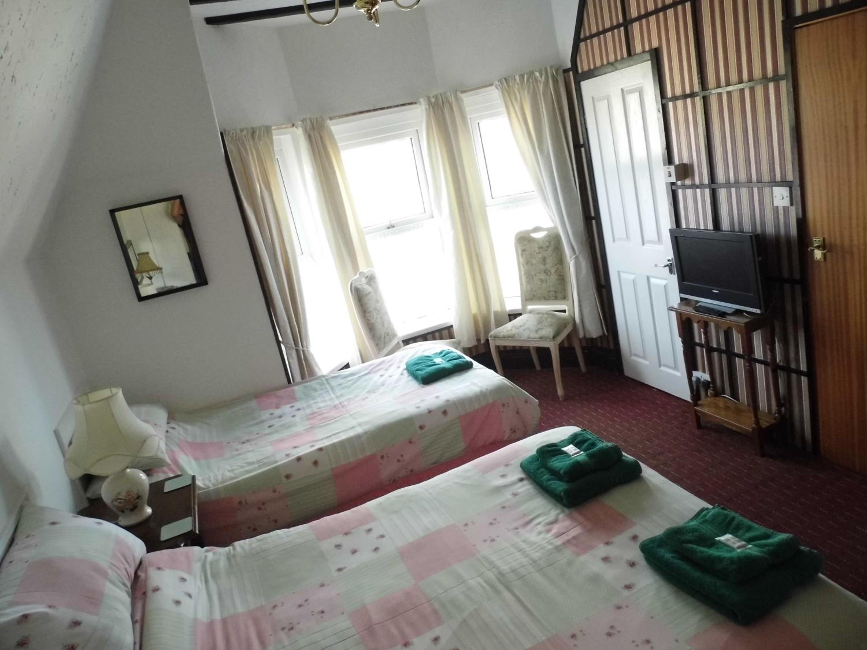 Family Room (2 Adults + 1 Child)