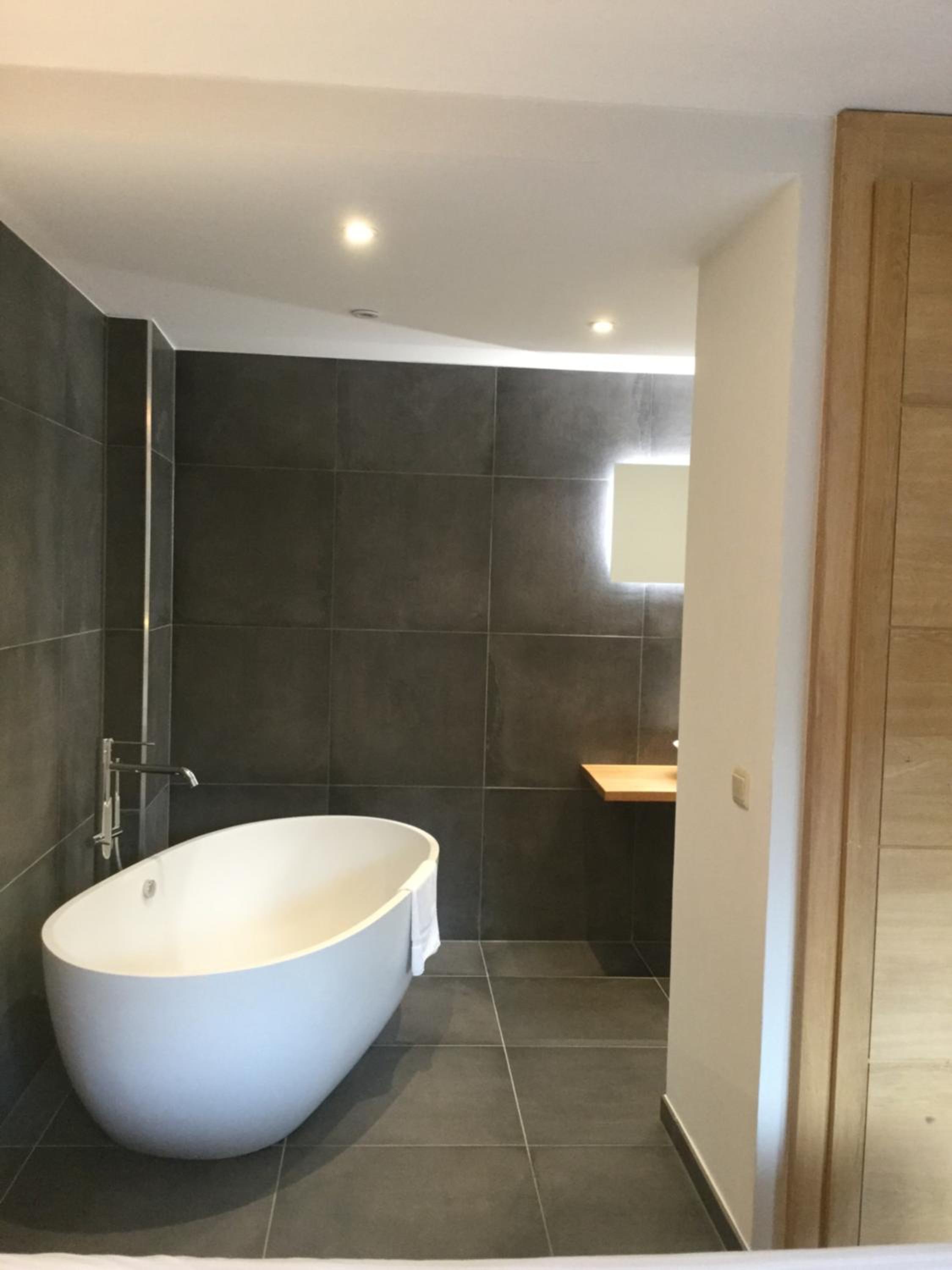 Deluxe Double Room with Bath - Photo 2