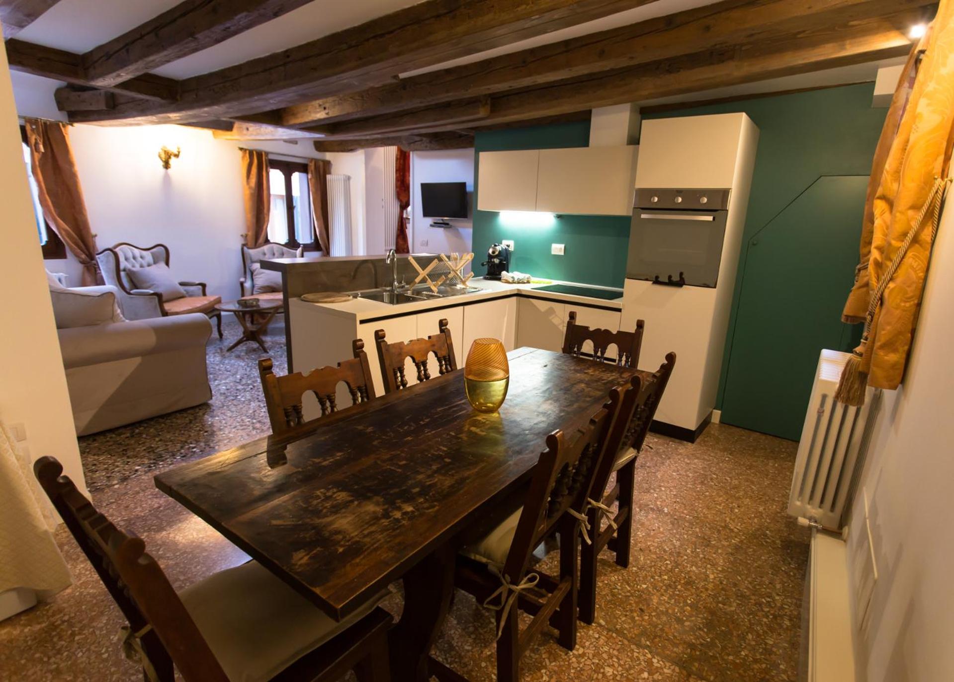 Apartment - Split Level photo 2