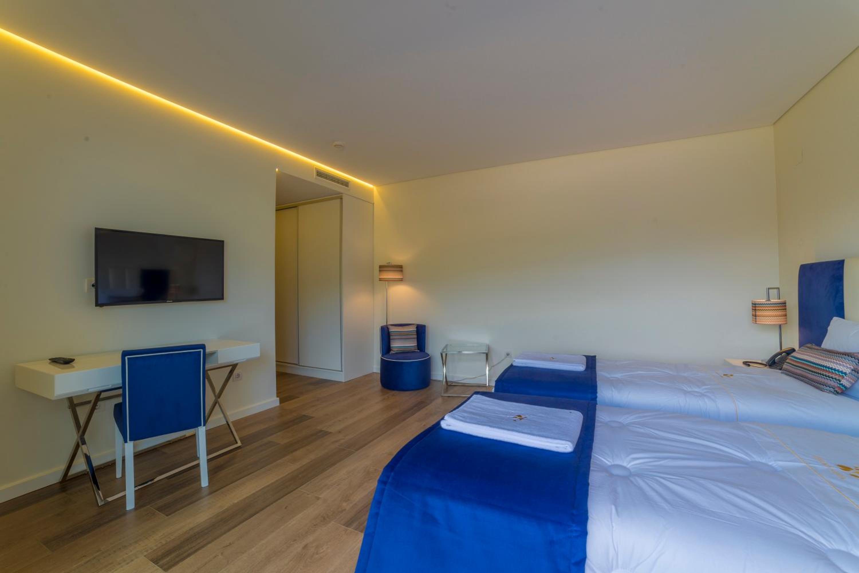 Standard Twin Room - Photo 4