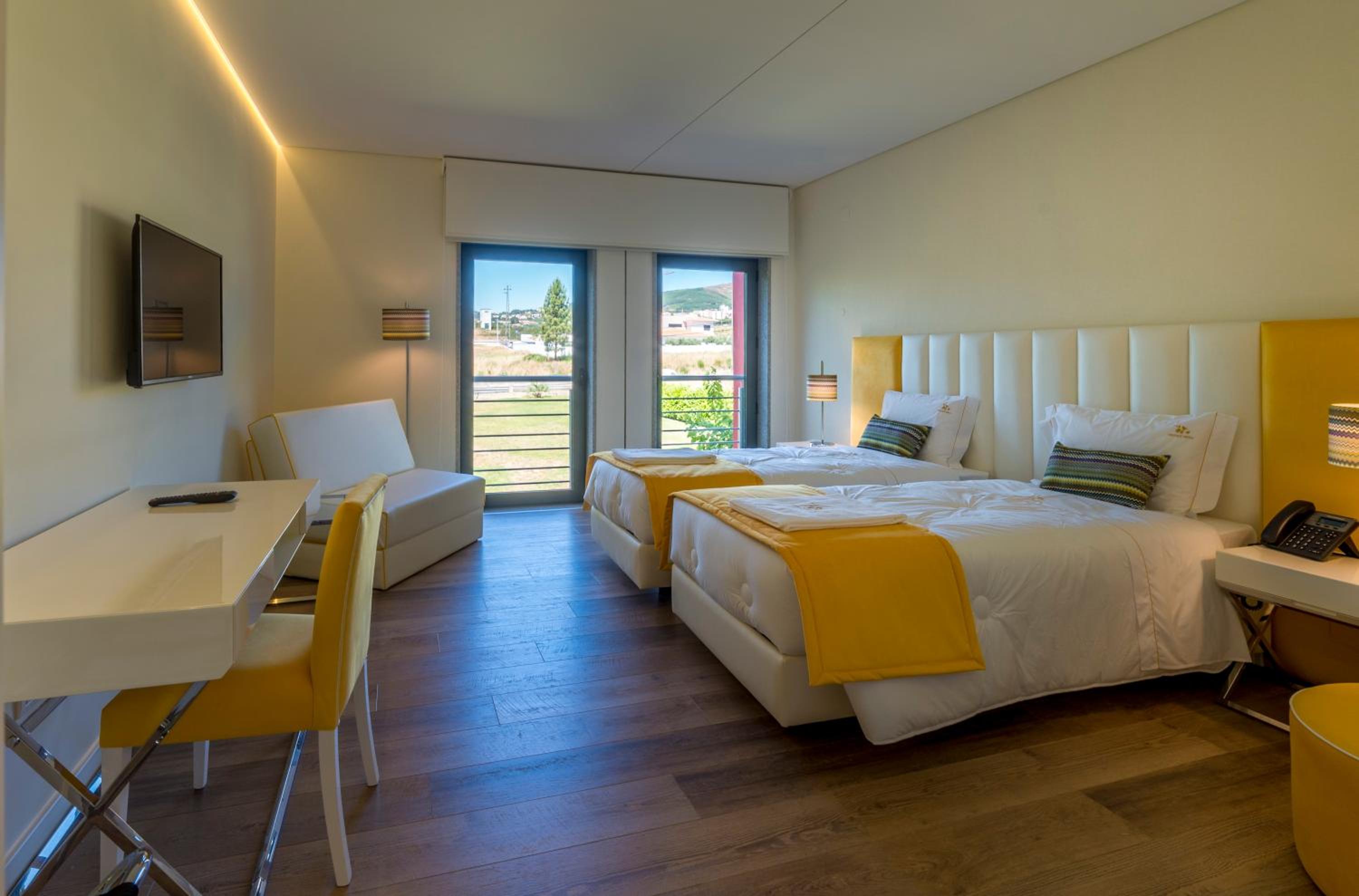 Standard Twin Room - Photo 1
