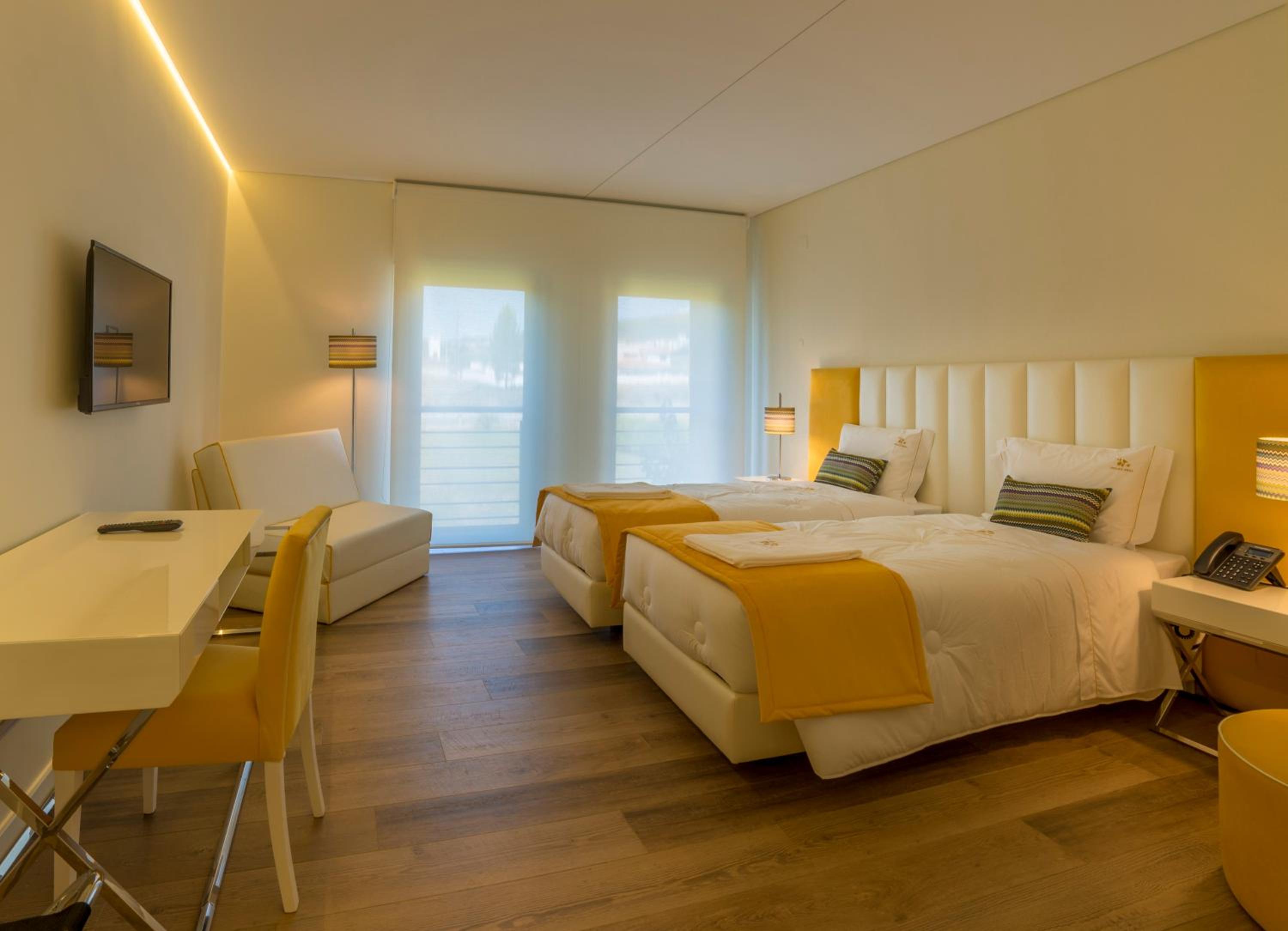 Standard Twin Room - Photo 2