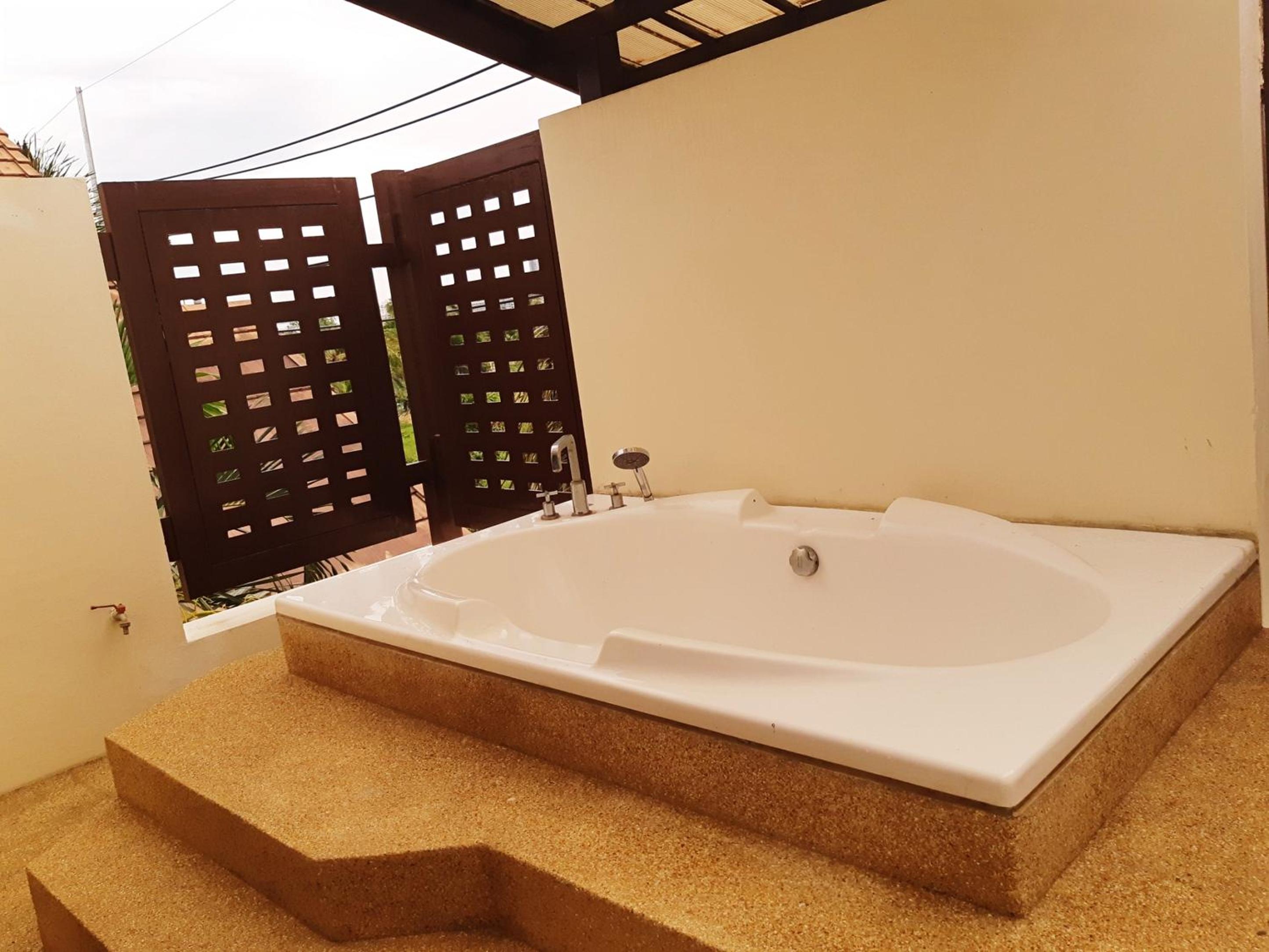Villa with Private Pool - Photo 29