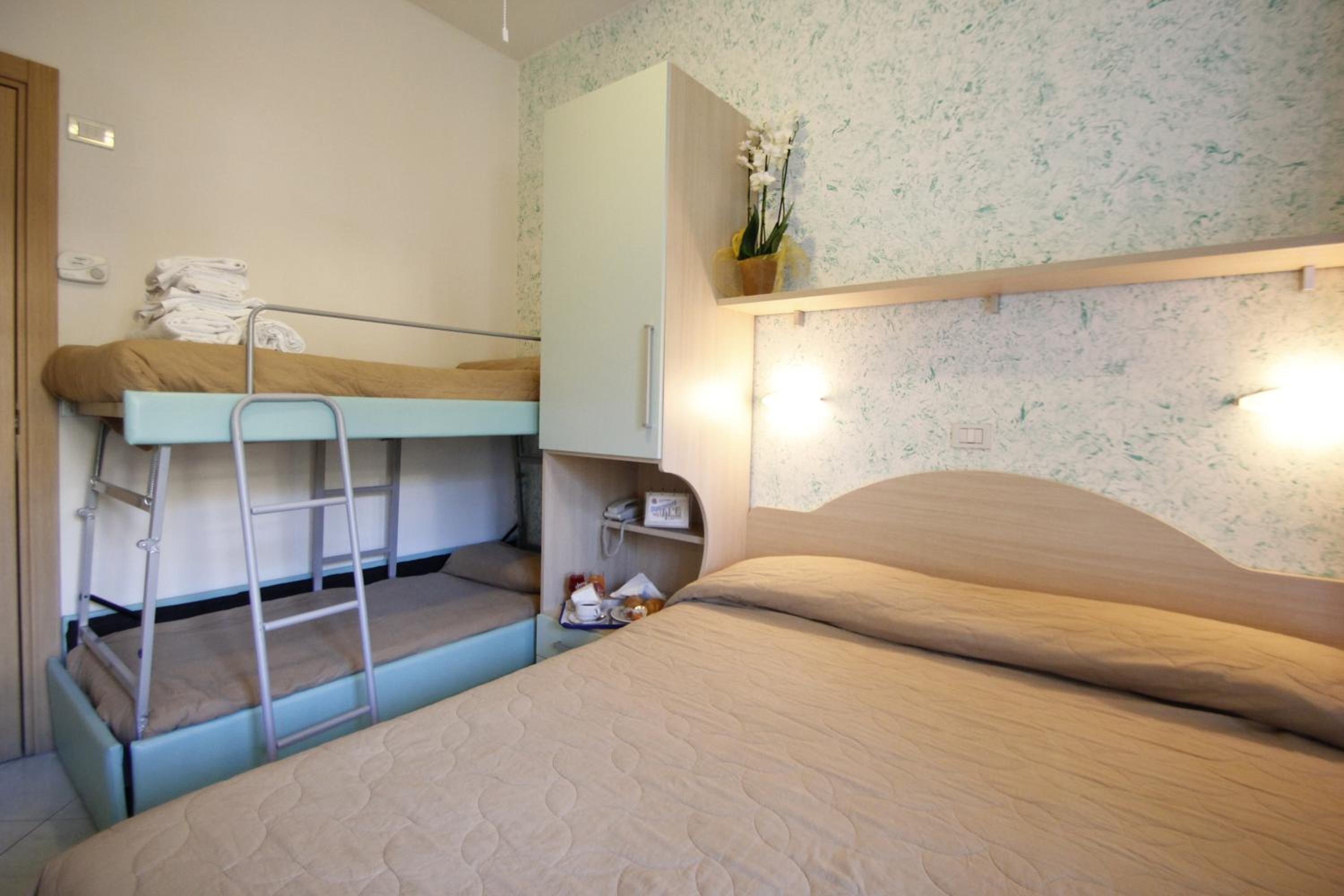 Standard Quadruple Room photo 3