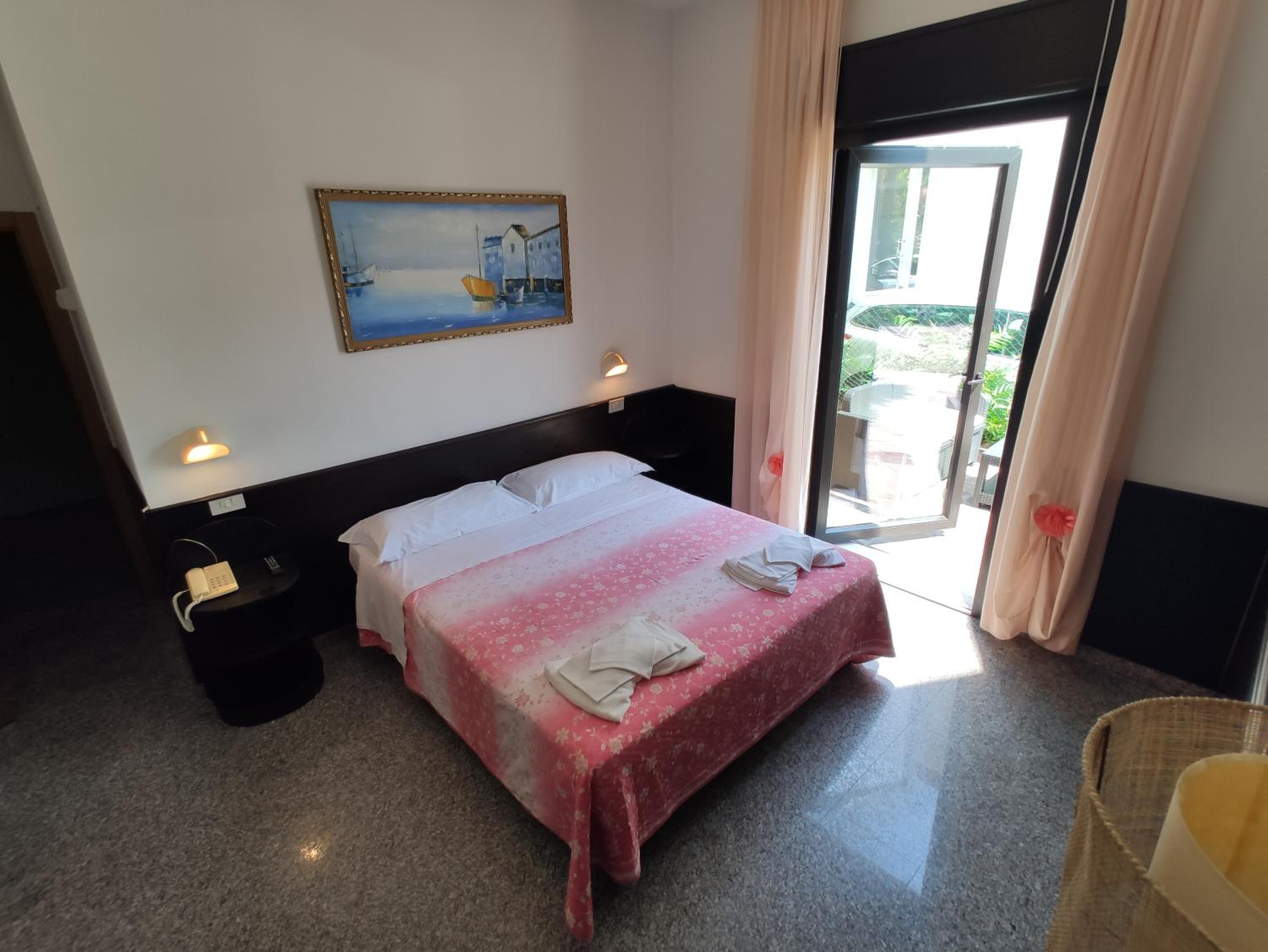 Standard Triple Room - Photo 5