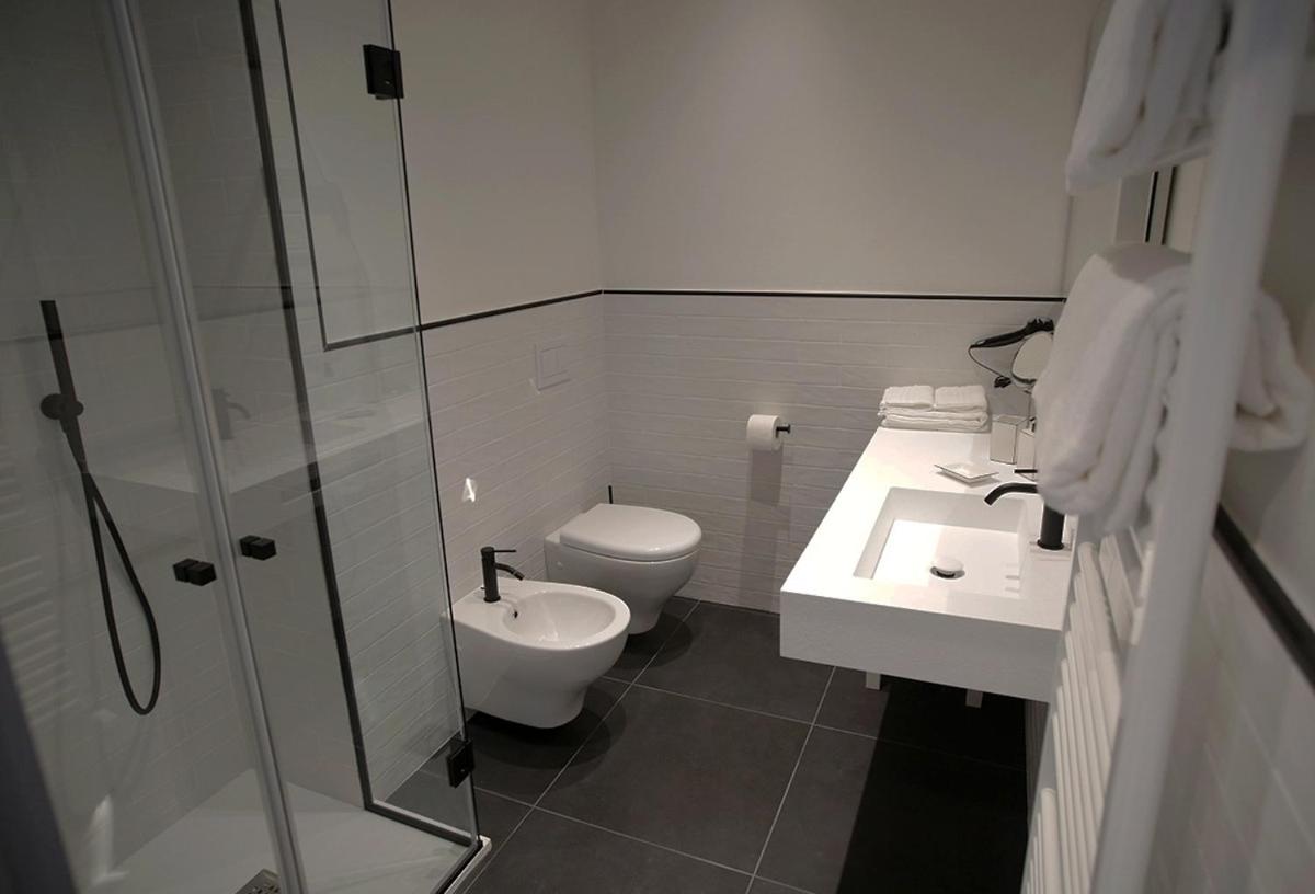 Double or Twin Room - Photo 6