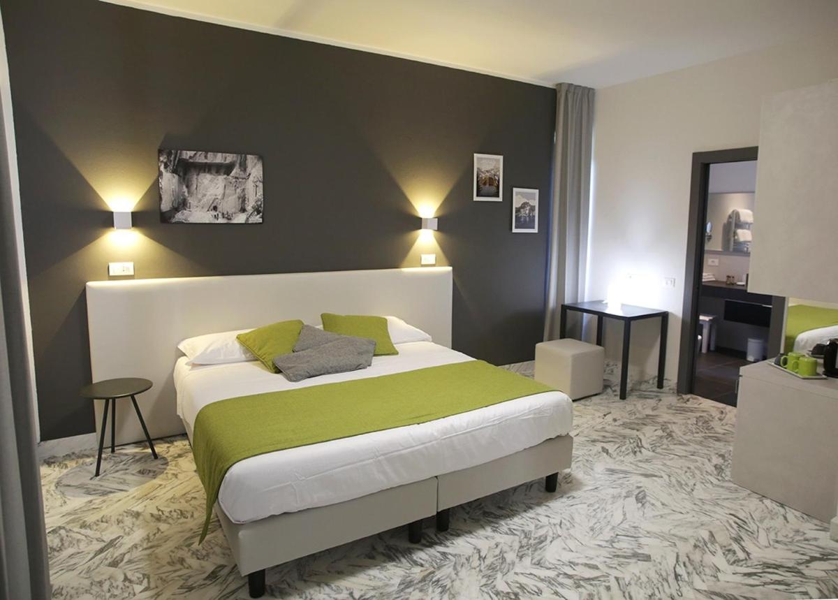 Deluxe Double Room - Photo 1