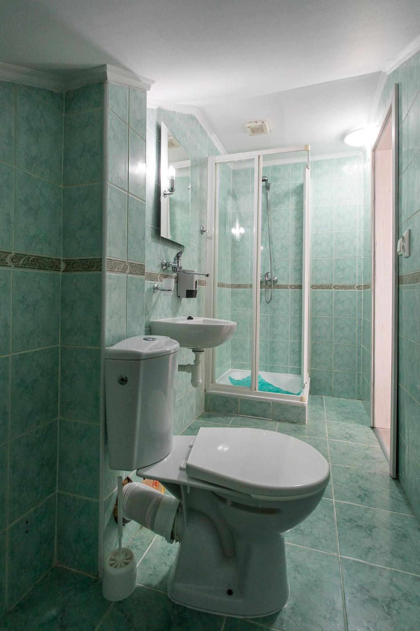 Double or Twin Room with Shower - Photo 5